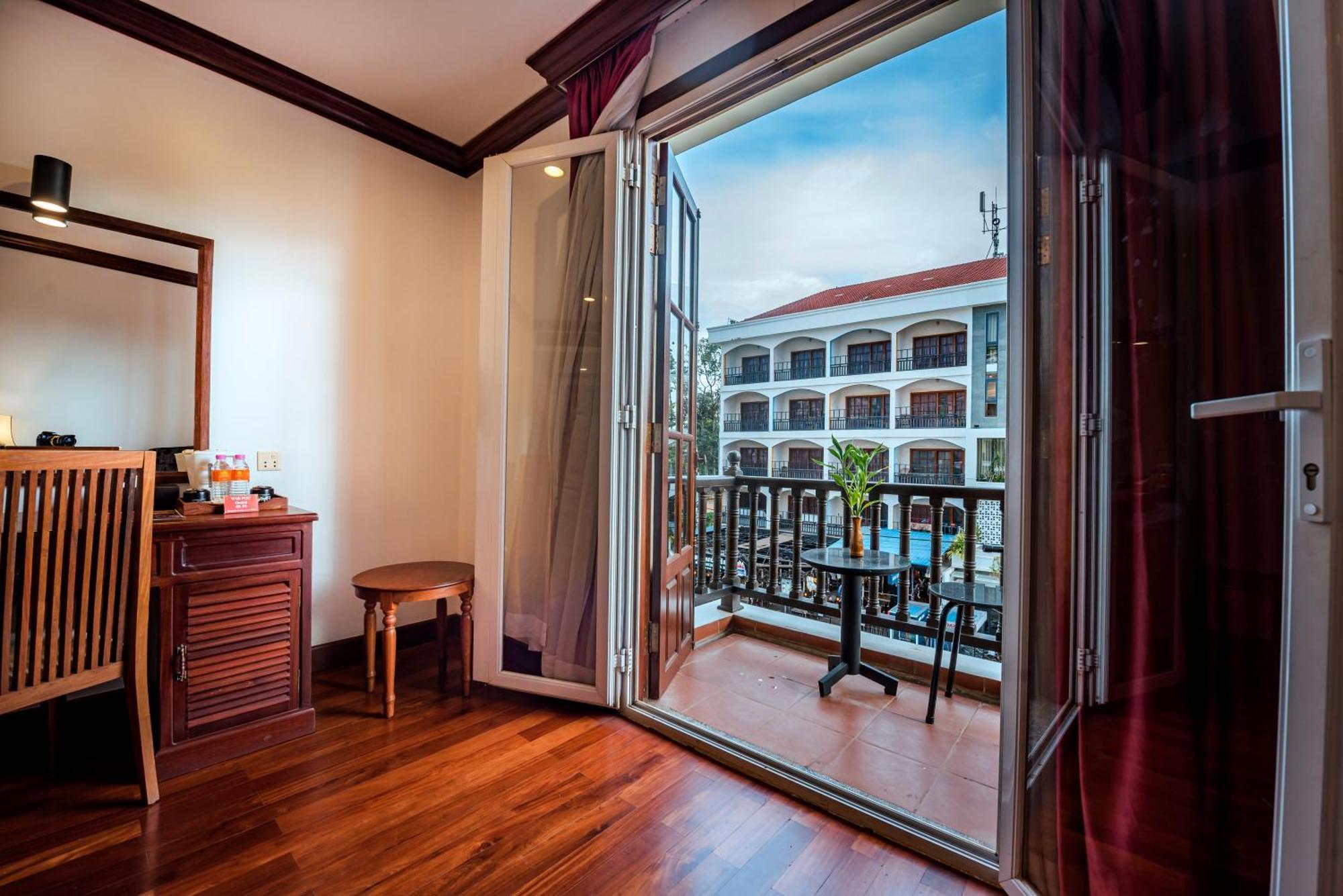 Deluxe King Room Balcony