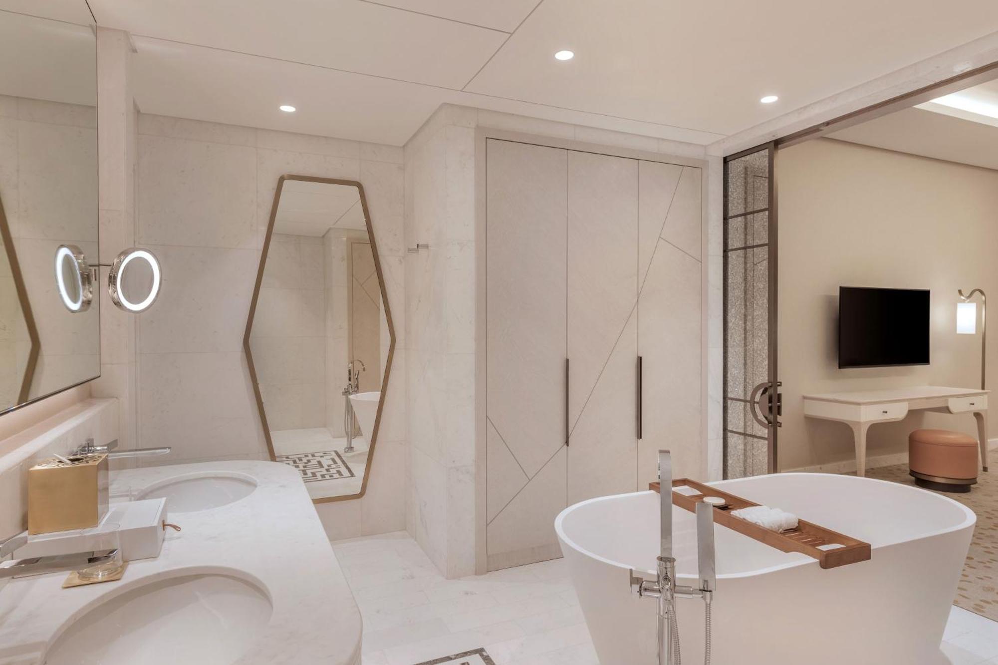 Metropolitan Suite Sea View KYMA beach access Signature St Regis Butler Service