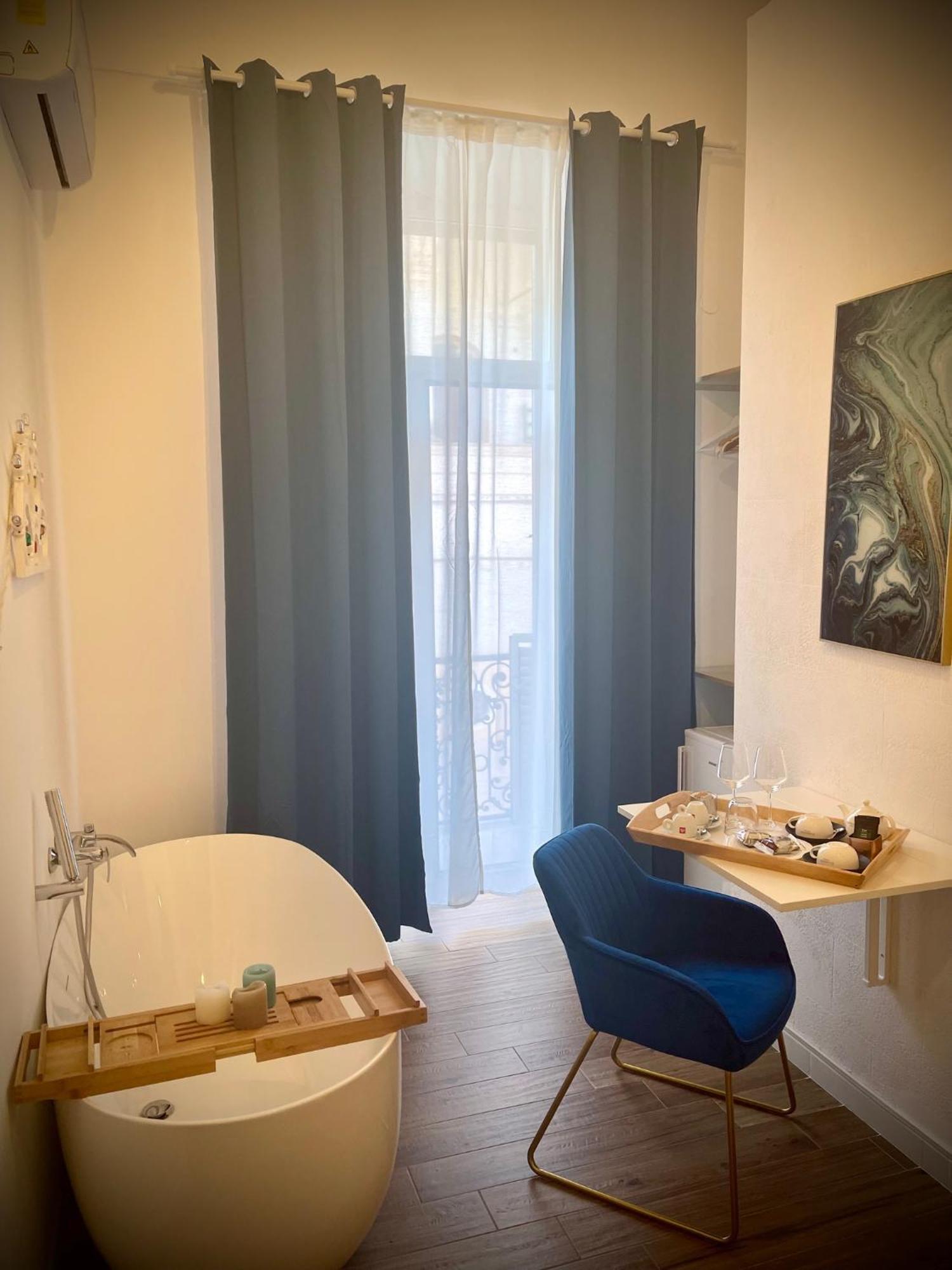 Deluxe Double Room Bath