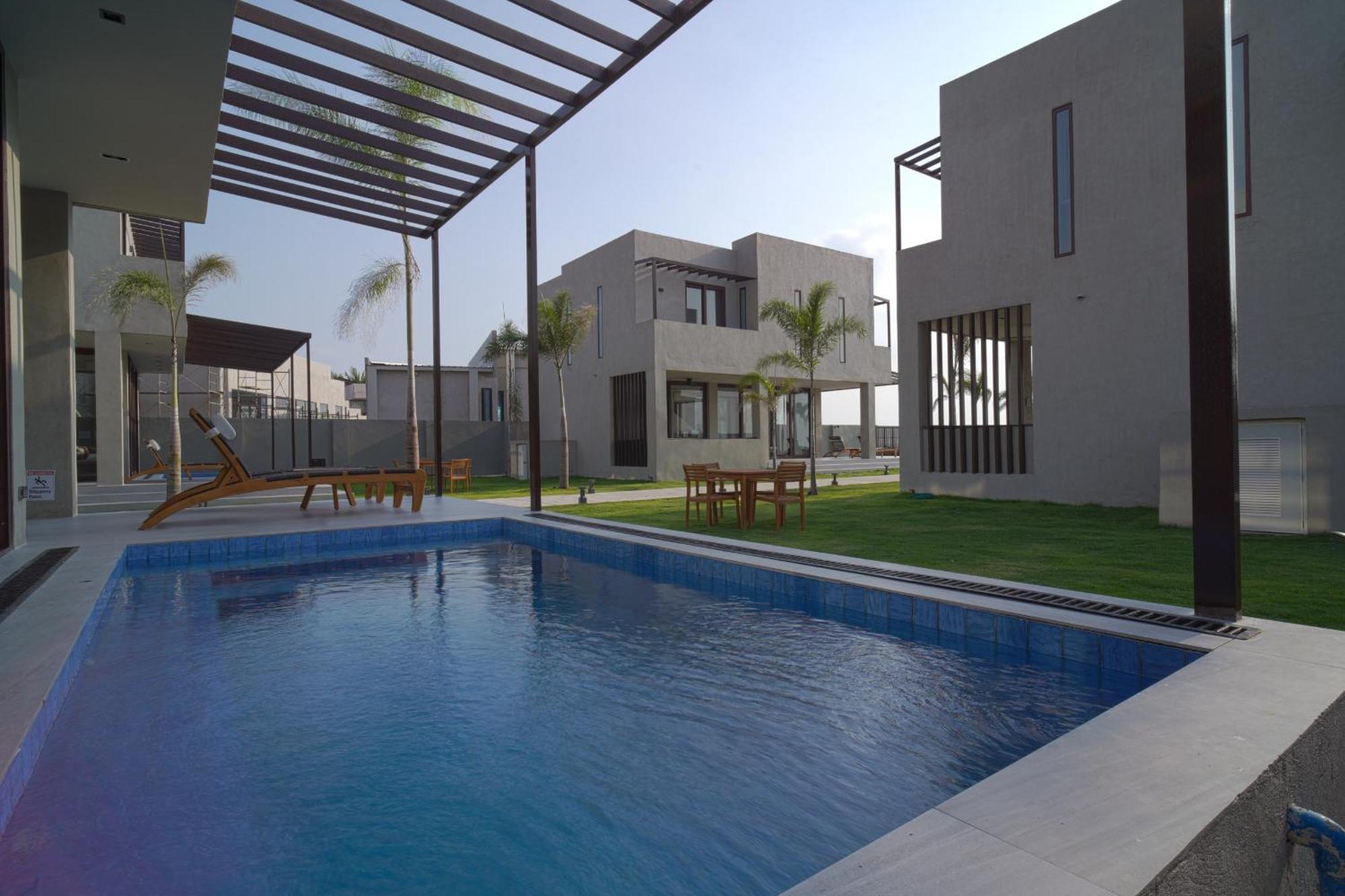 Villa with Garden View