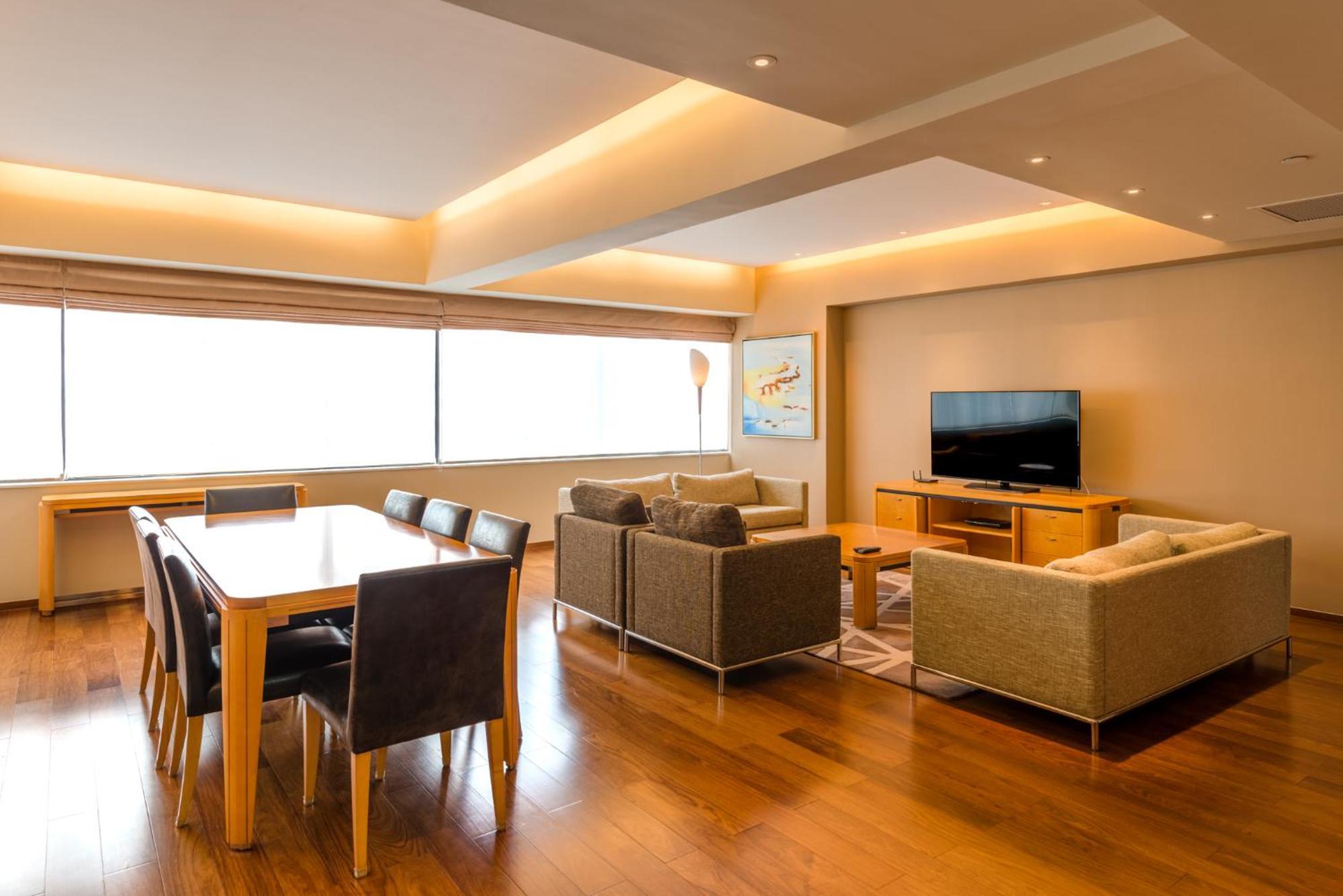Deluxe Three-Bedroom ApartmentSet