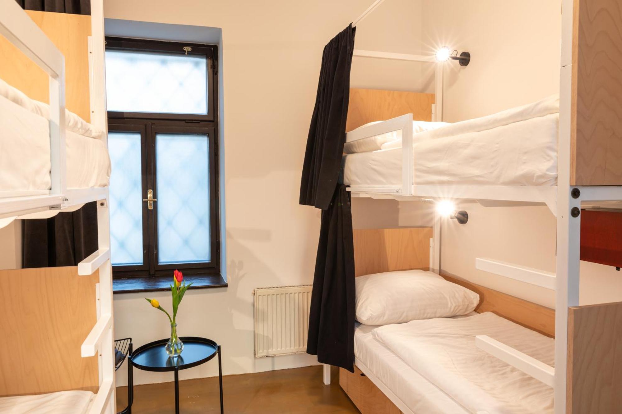Bed 4-Bed Female Dormitory Room,1566906353:JPEG