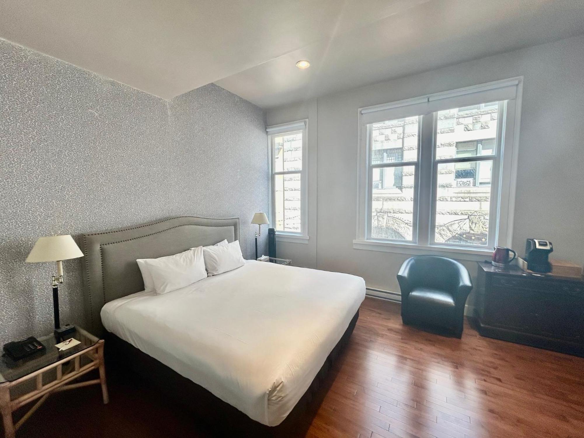 Premier King Room City View Non-Smoking