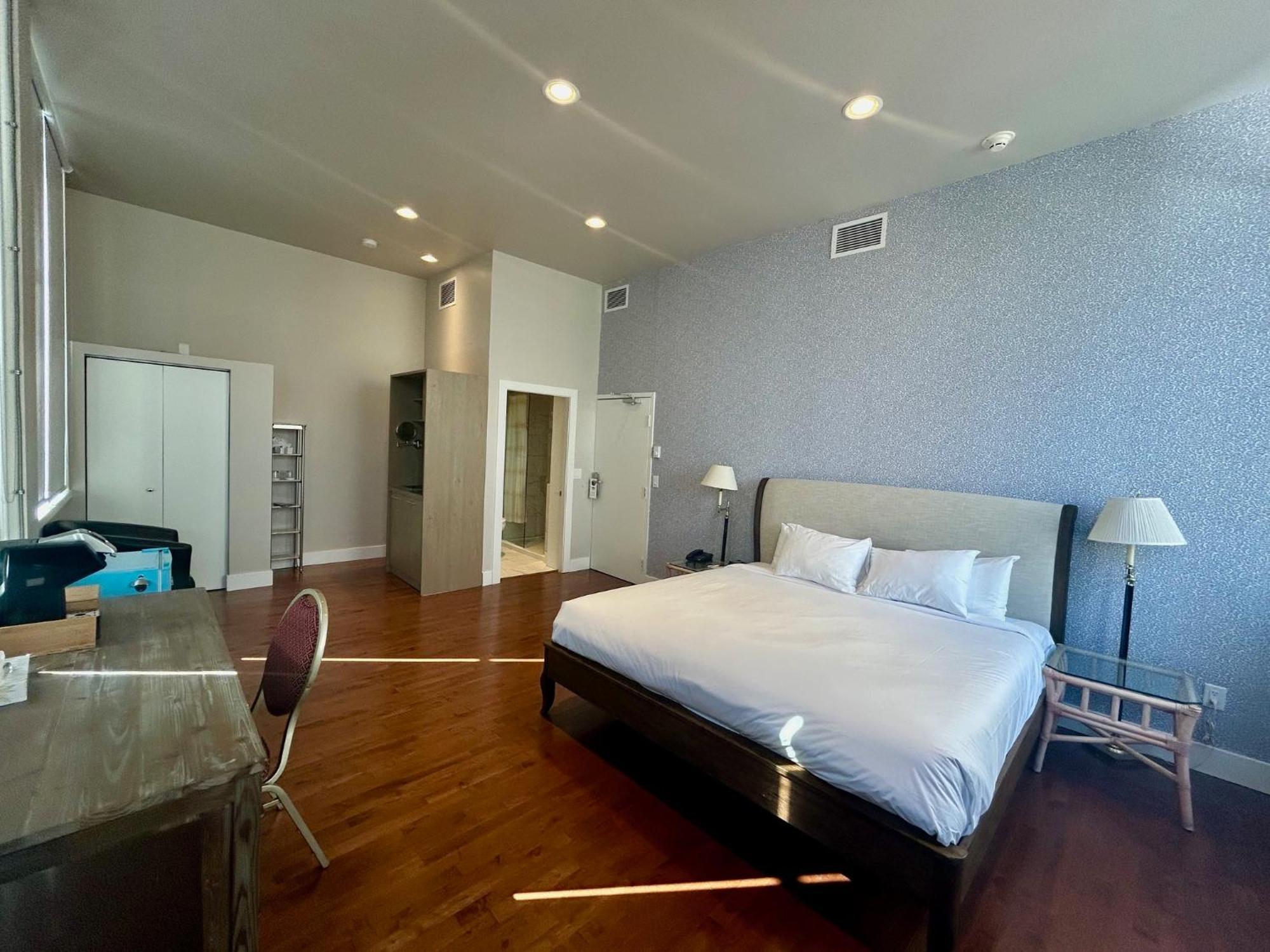 Premier King Room City View Non-Smoking