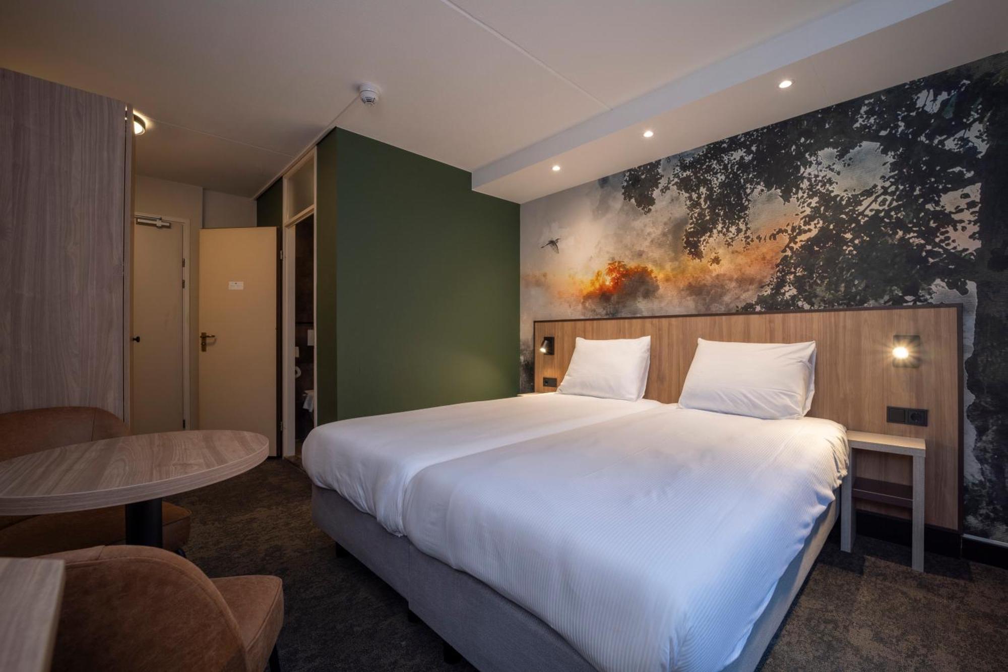 Deluxe Double Room Shower,1576689584:JPEG