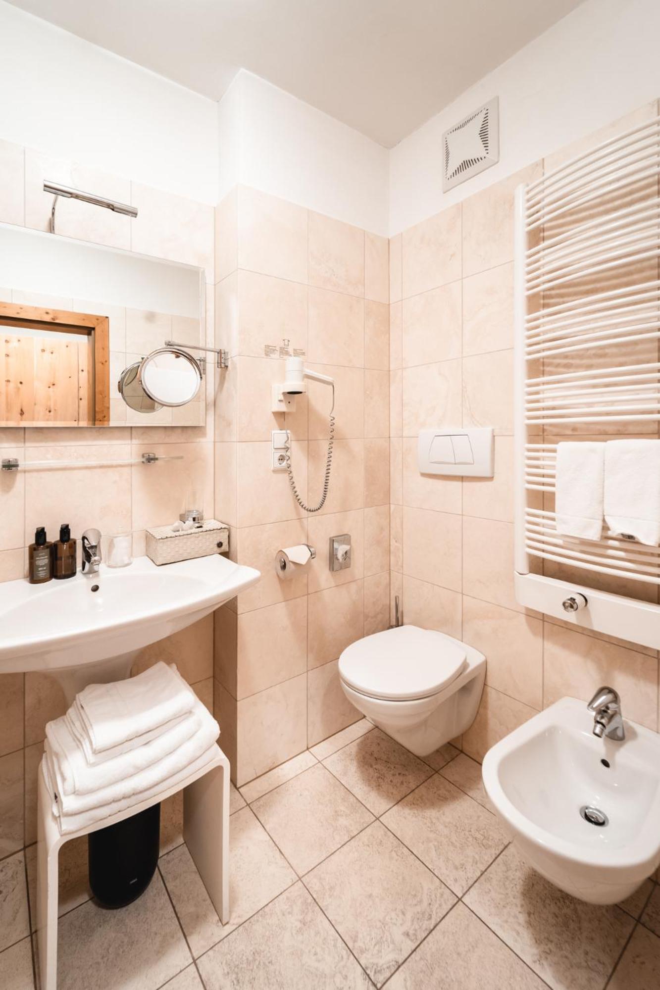 Superior Double or Twin Room,1576718303:JPEG