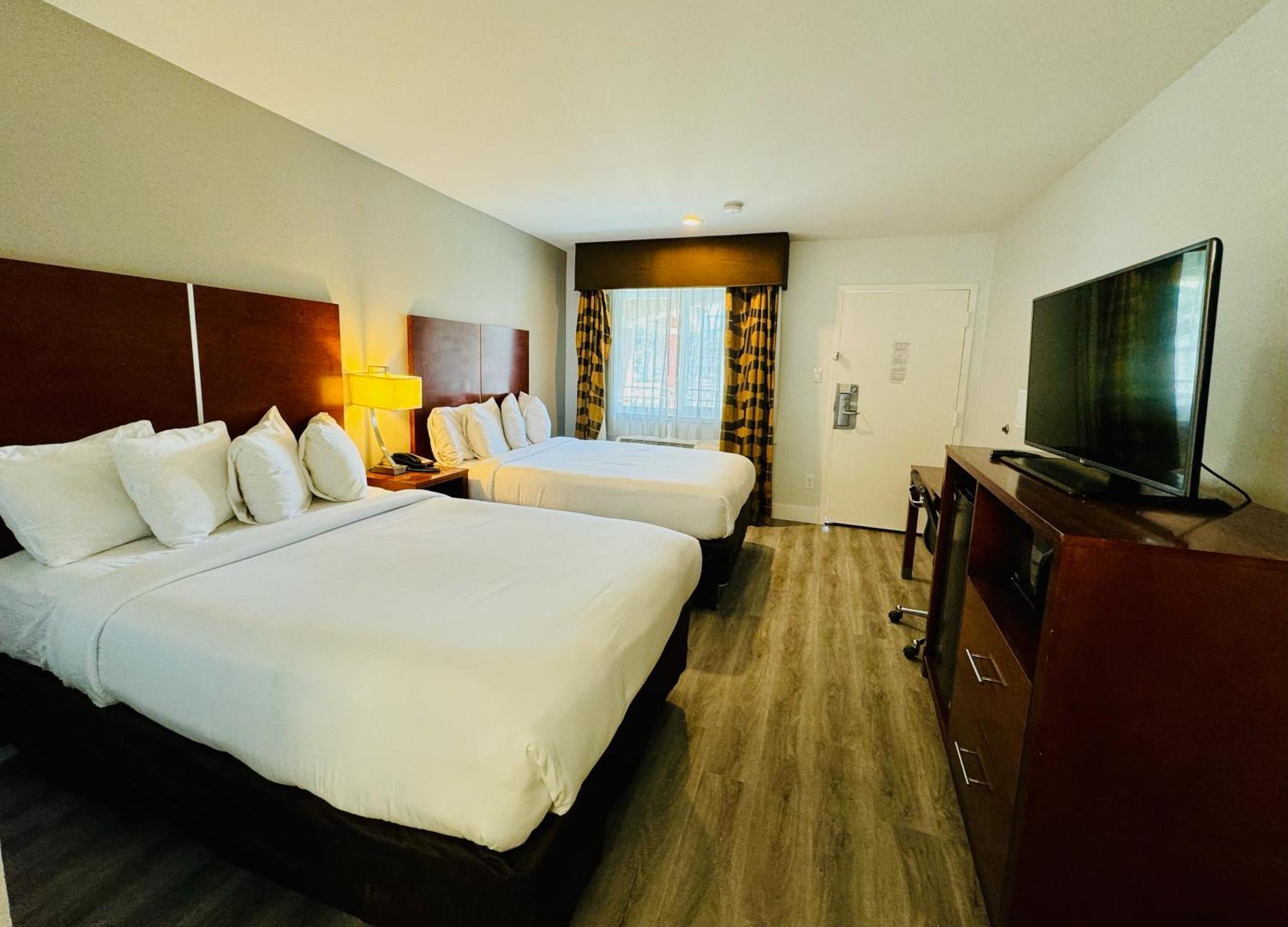 Quadruple Room - Non-Smoking