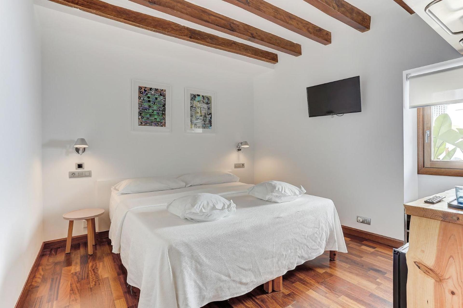 Small Double Room,1578369989:JPEG