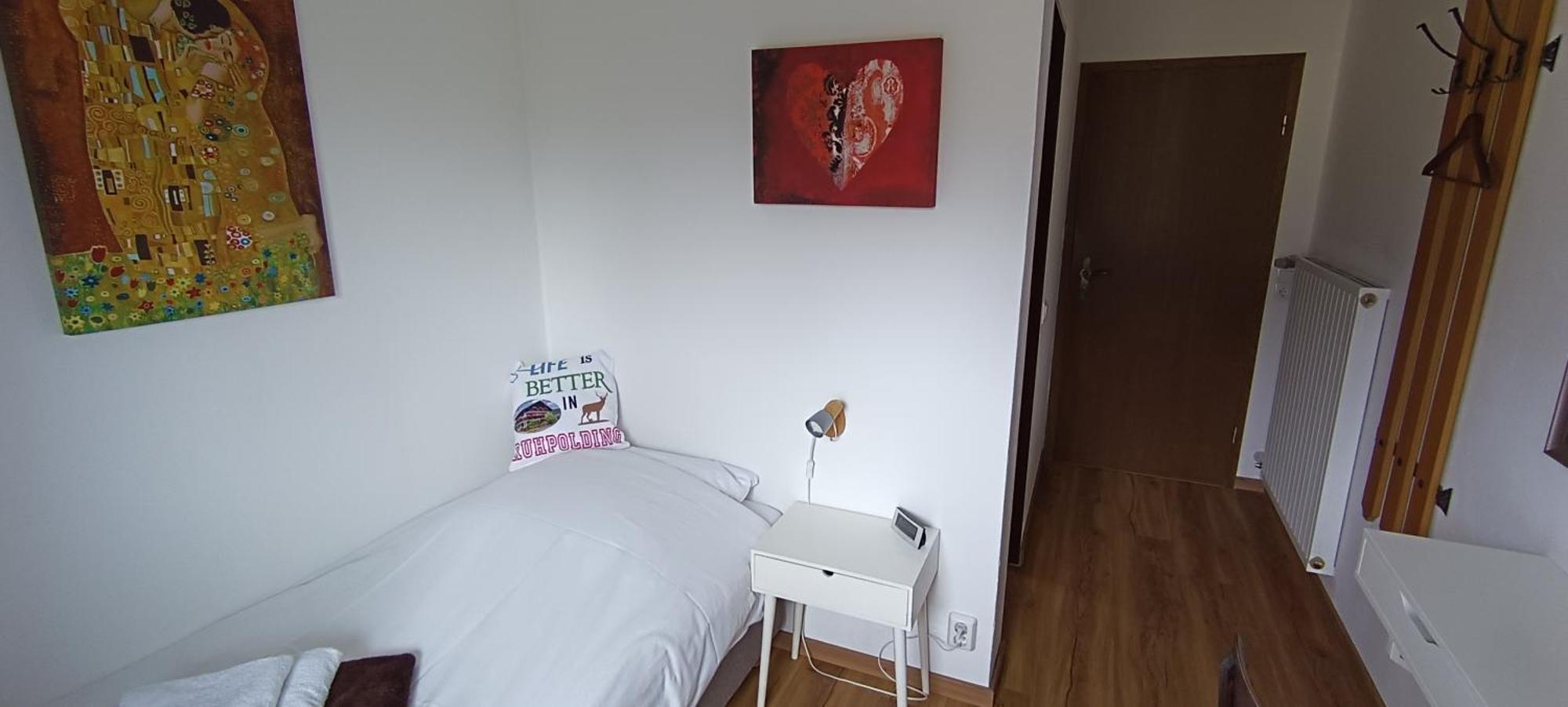 Small Single Room,1578390059:JPEG