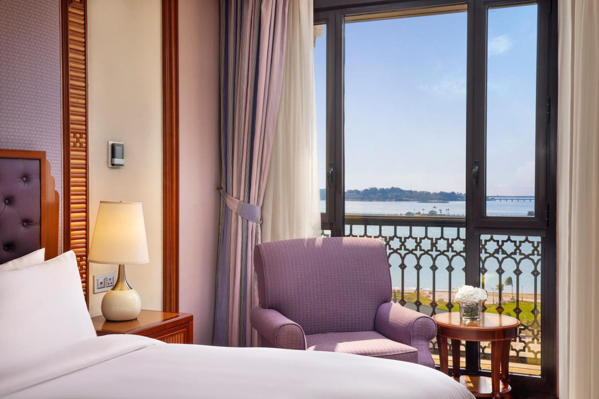 Deluxe Sea View 1 King