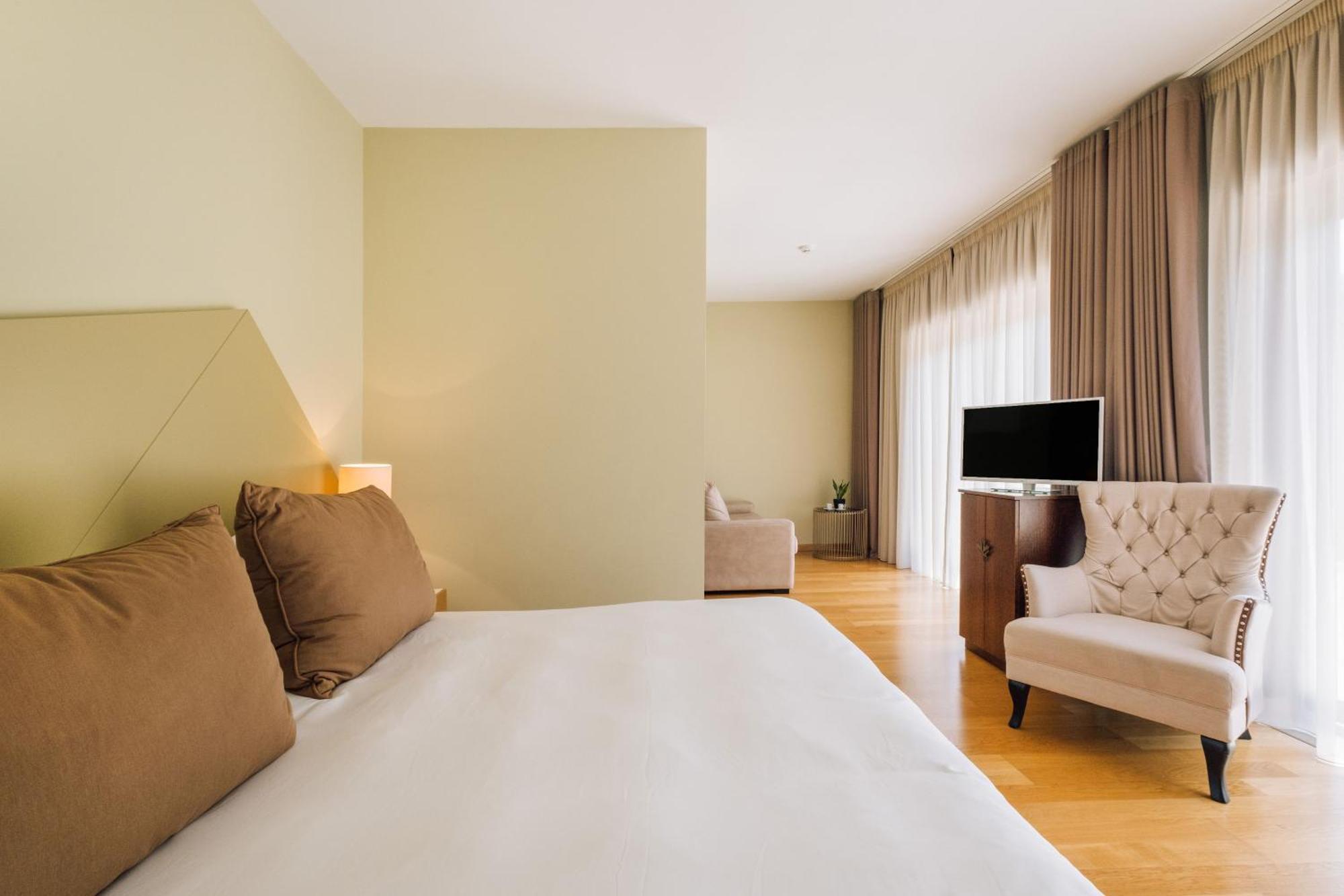 Suite Terrace,1585486708:JPEG