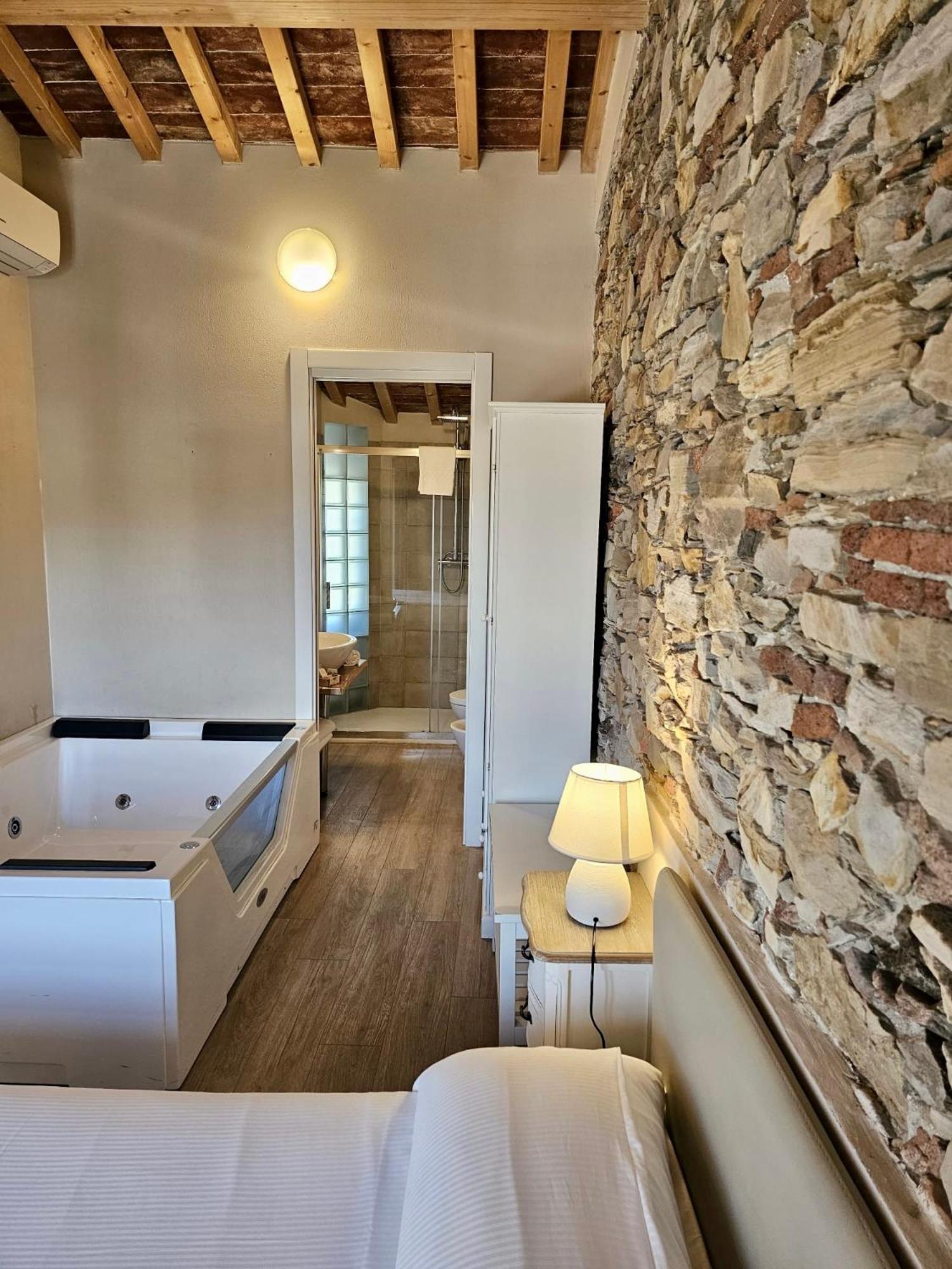 Deluxe Double Room Bath