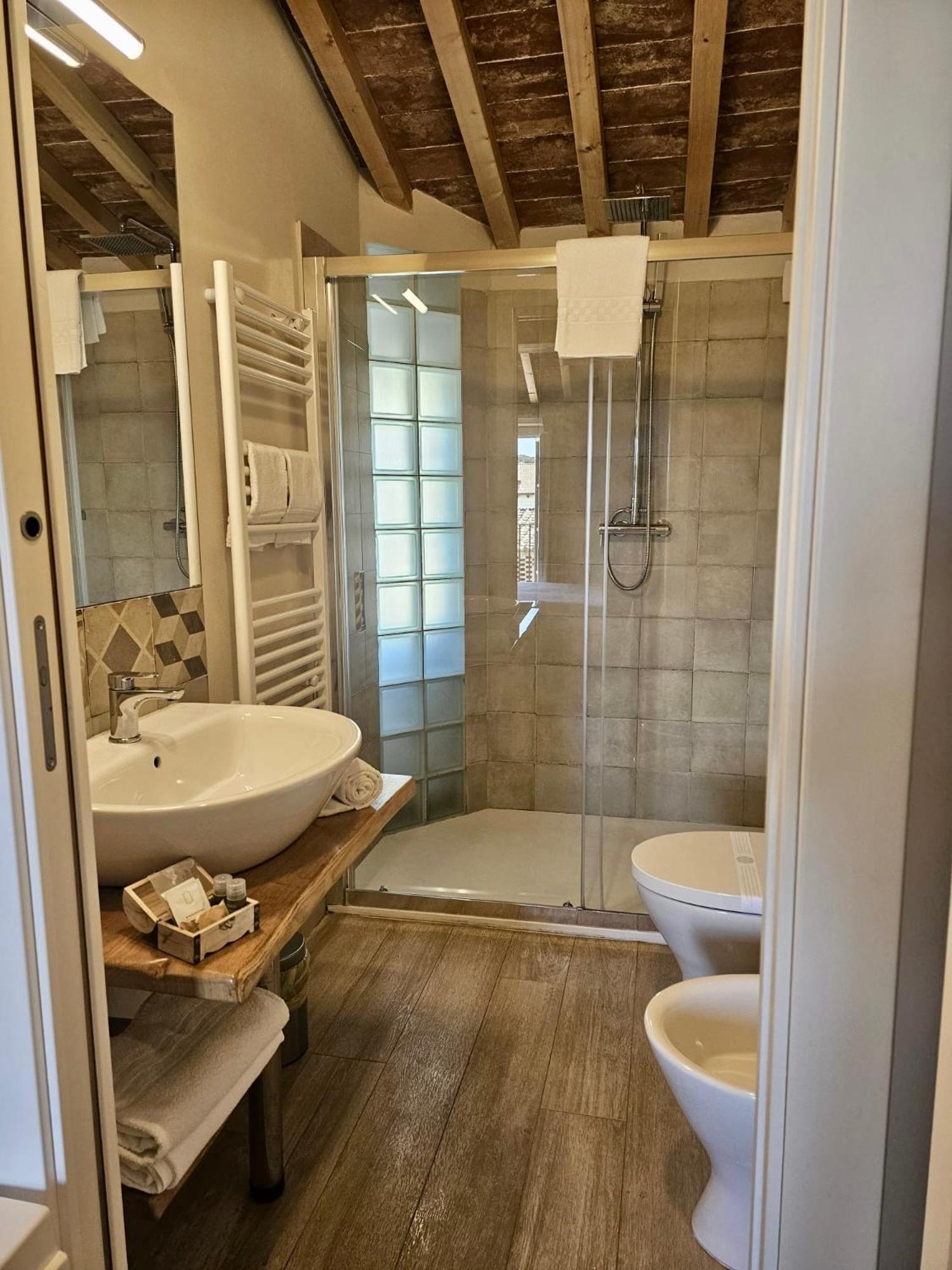 Deluxe Double Room Bath