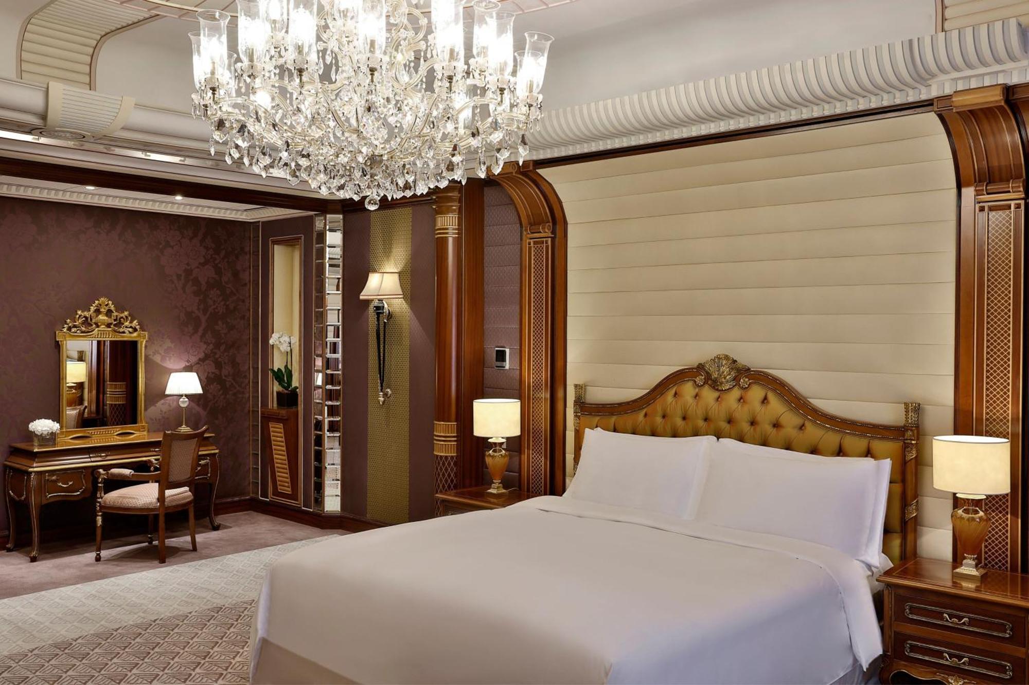 Royal Suite 1 Bedroom Suite 1 King Balcony