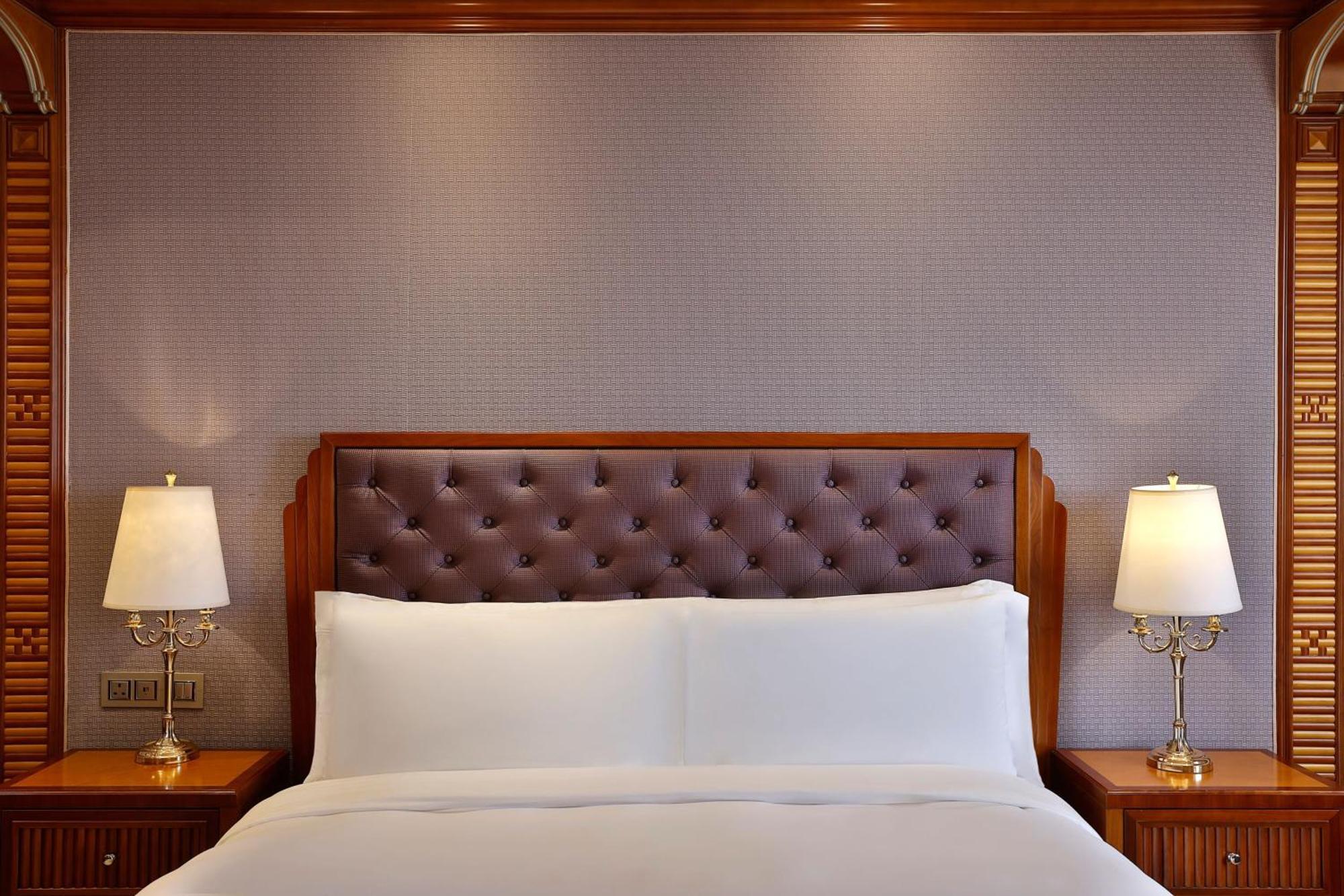 Executive One-Bedroom King Suite Sea View