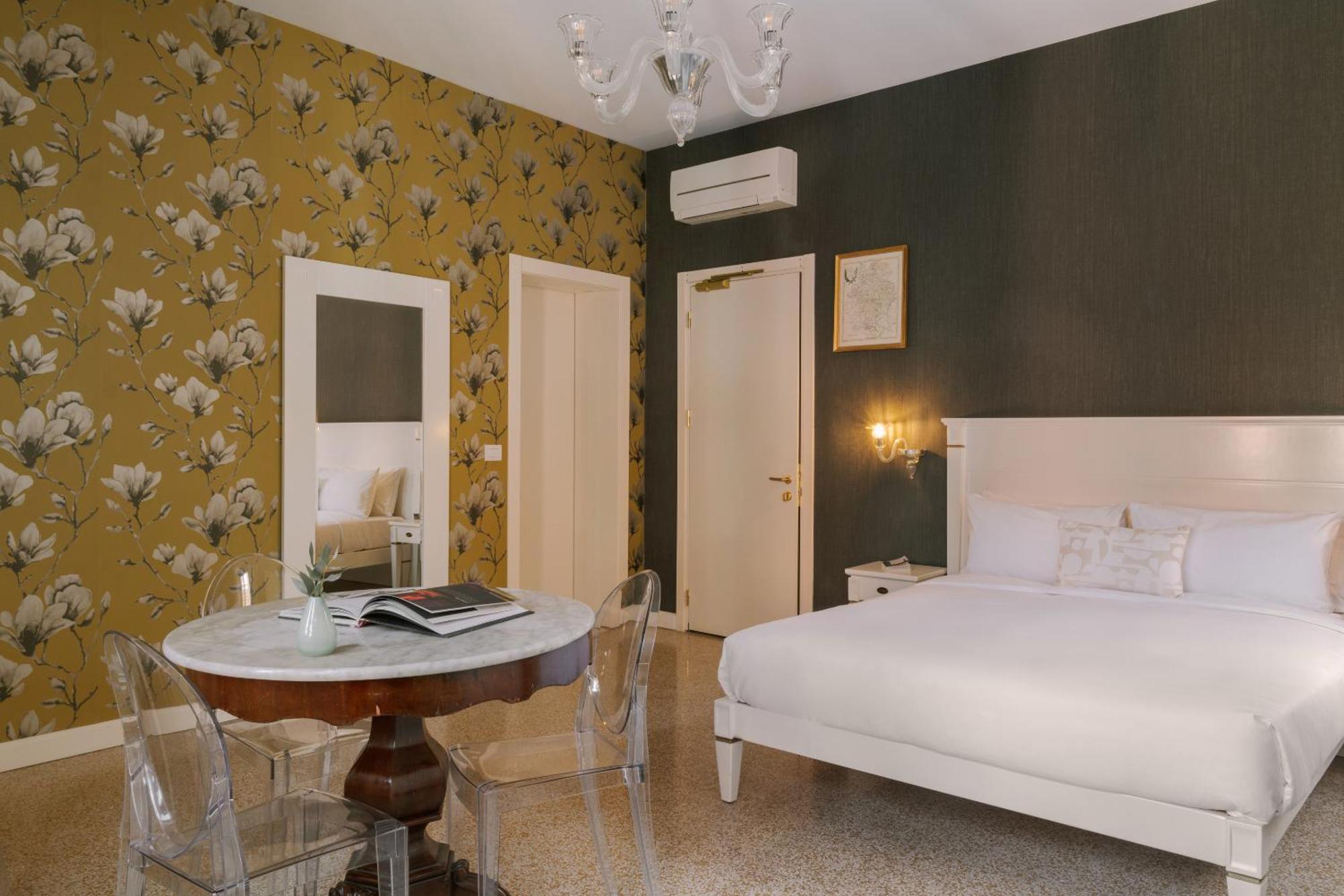 Deluxe Double Room Canal View