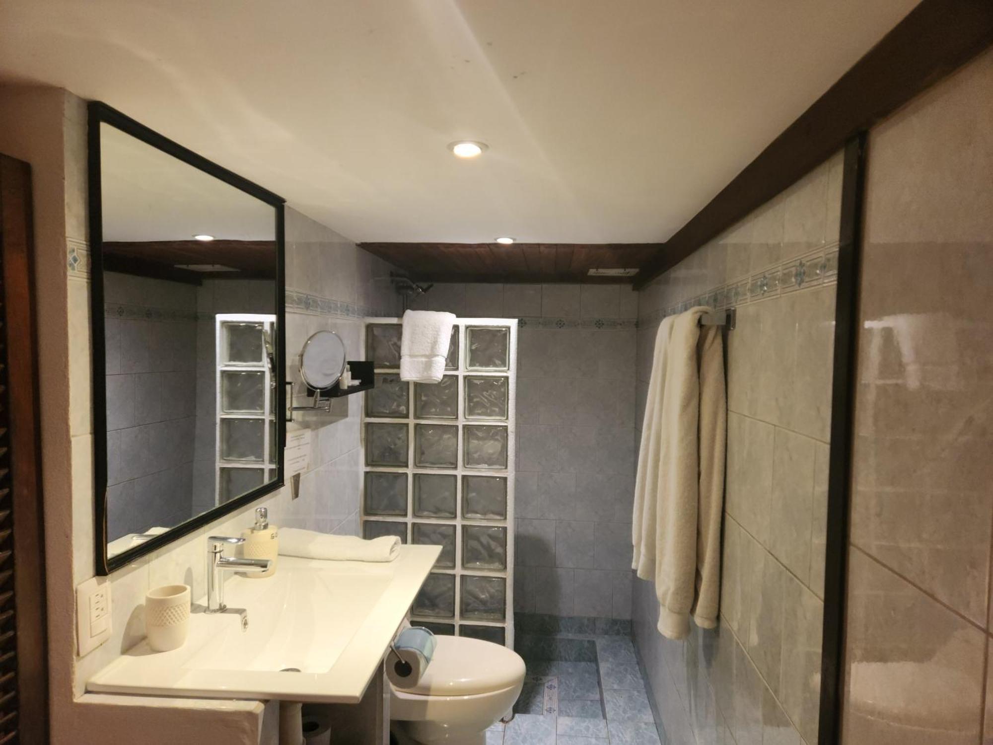 Suite 2