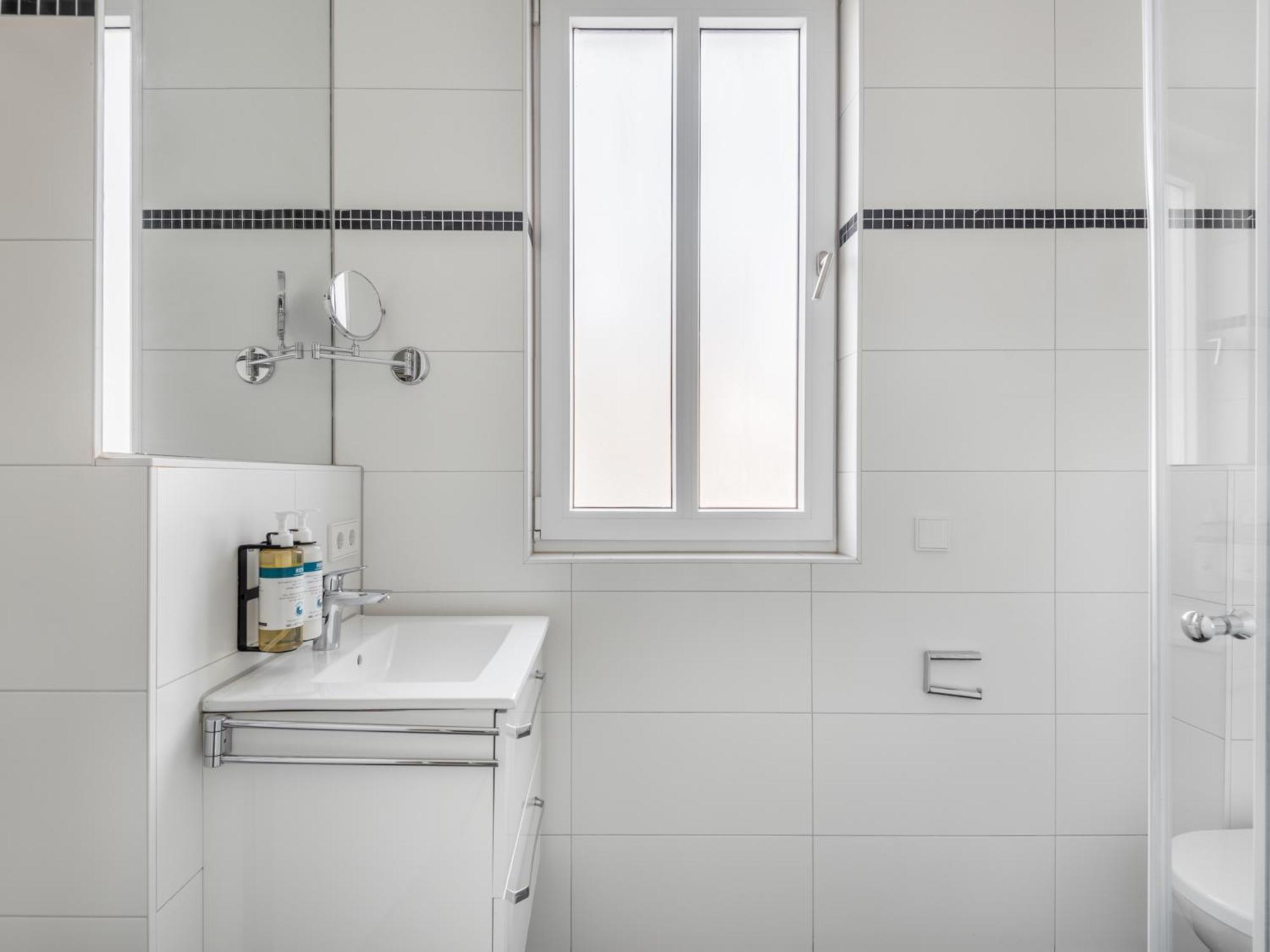 Medium Studio Kitchenette
