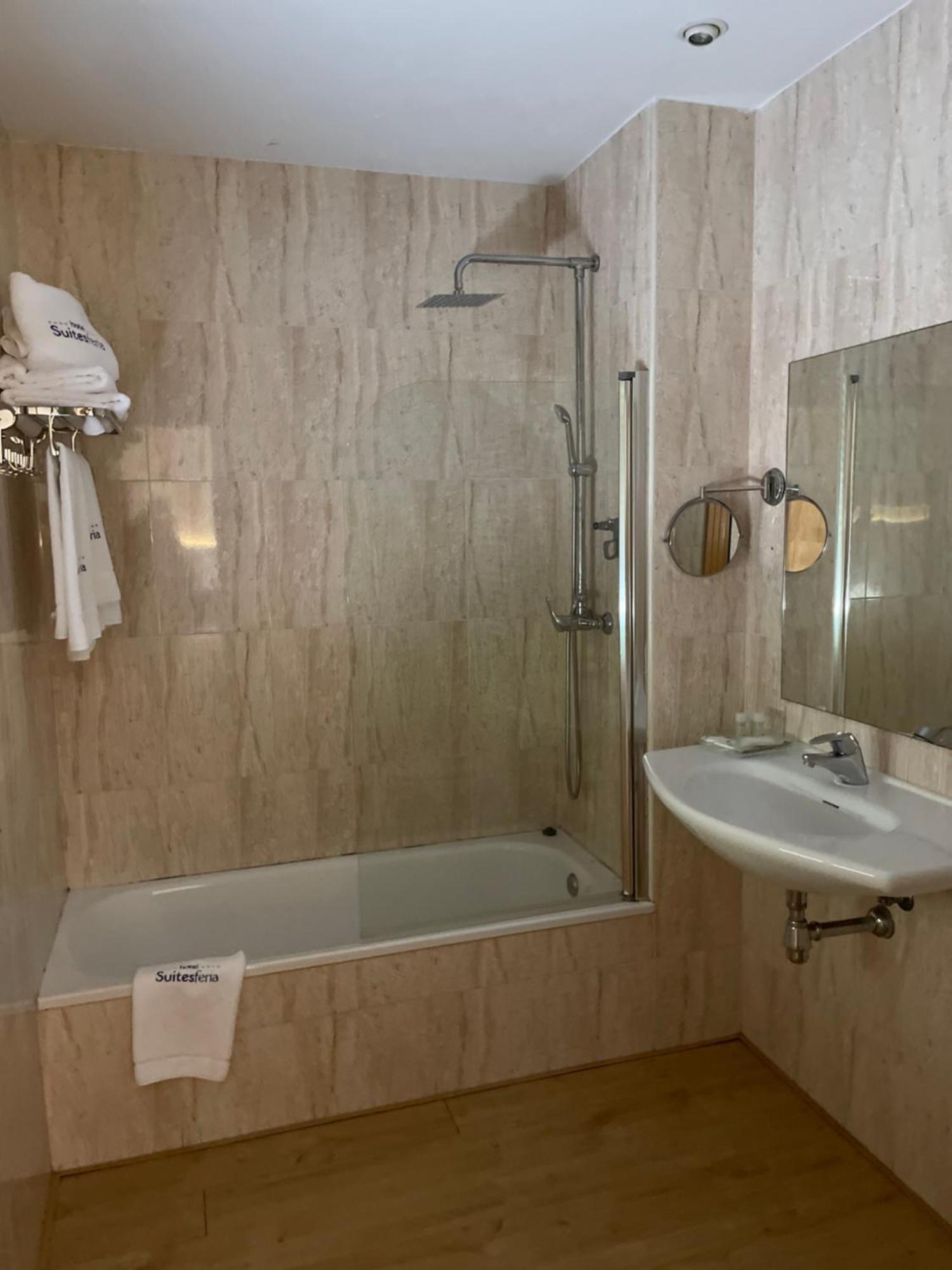 Queen Room,1631548984:JPEG