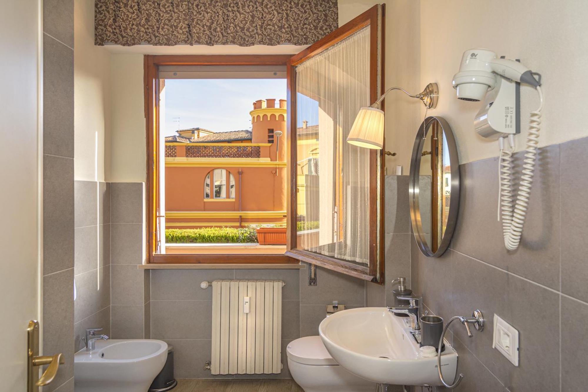 Family Room Private Bathroom Separate Building