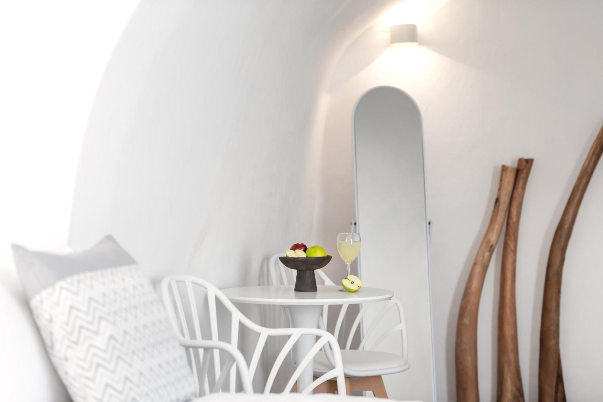 Two Bedroom Cave Suite Hot Tub Caldera & Sea View