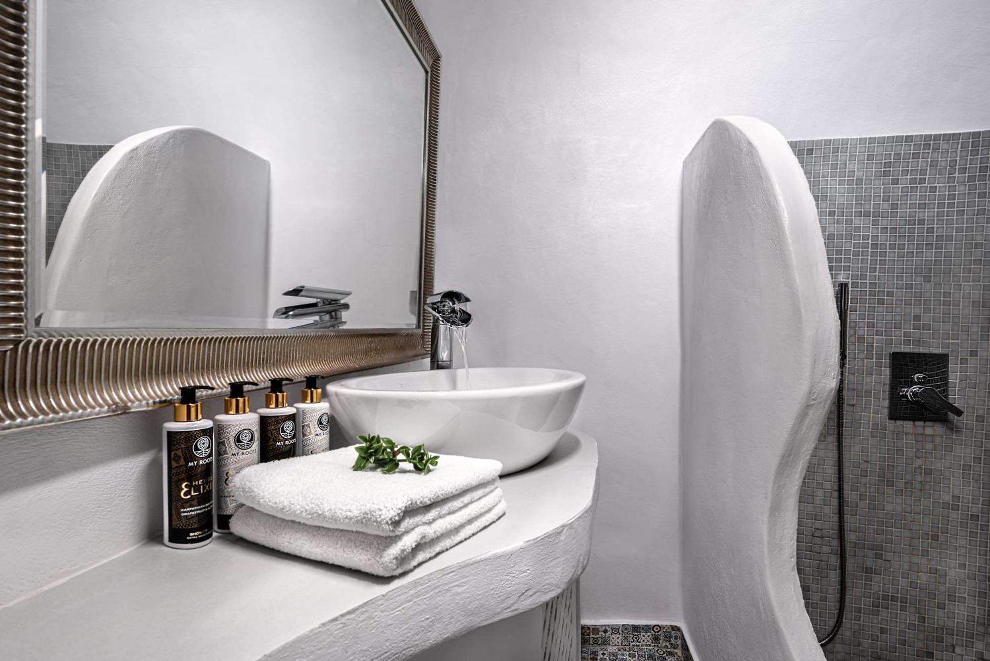 Two Bedroom Cave Suite Hot Tub Caldera & Sea View
