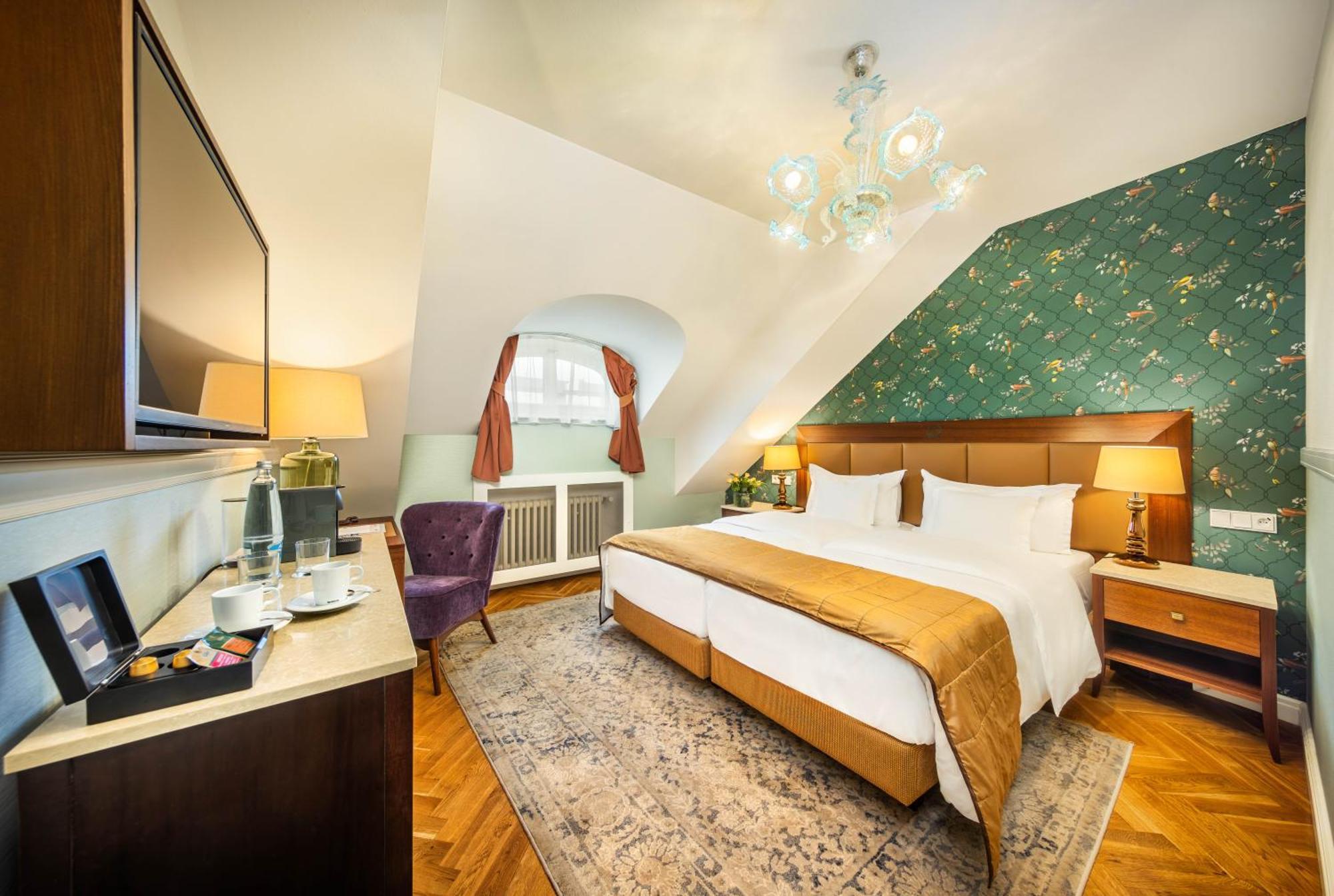Deluxe Double or Twin Room