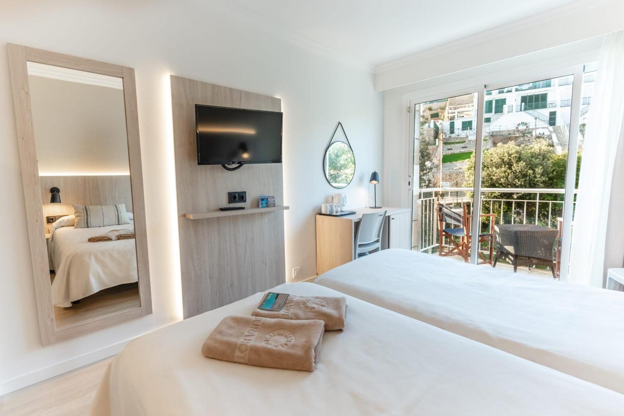 Twin Room with Balcony,1654252527:JPEG