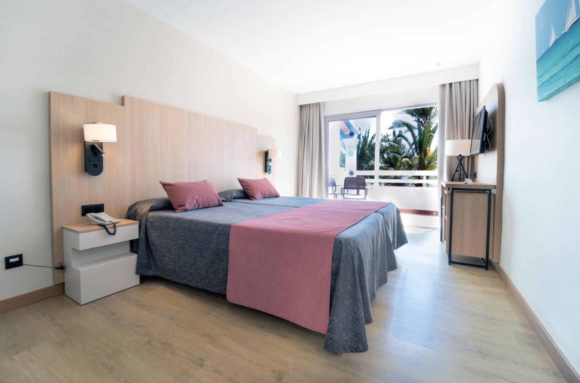 Twin Room,1563267982:JPEG