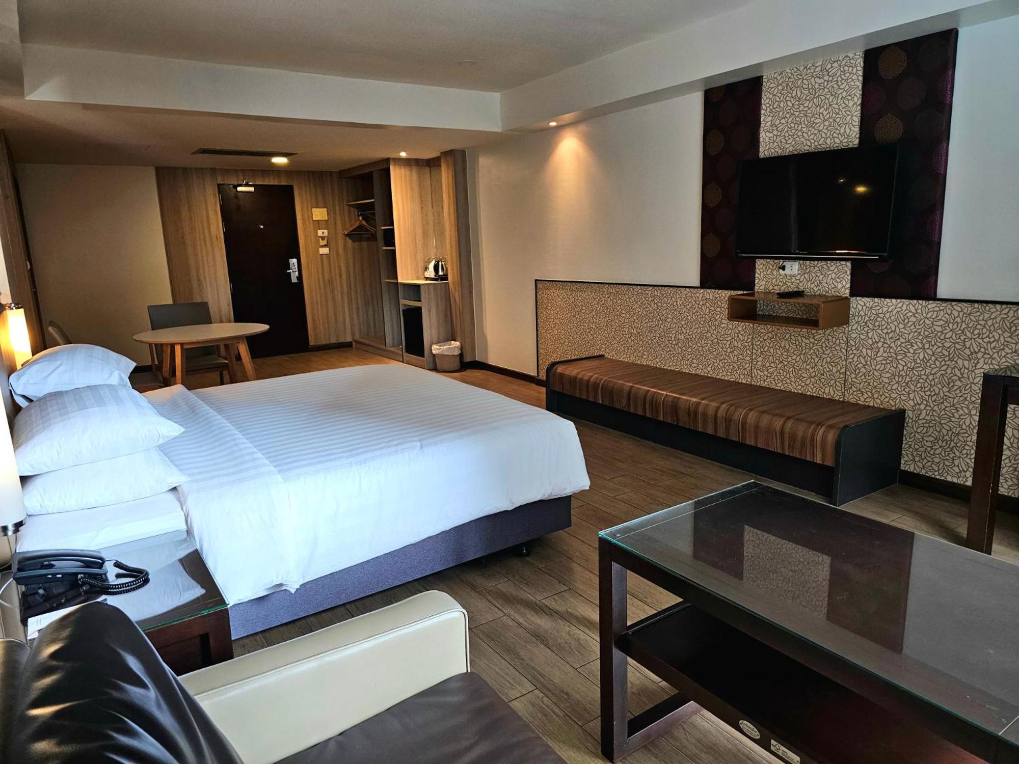 King Suite,1594675516:JPEG