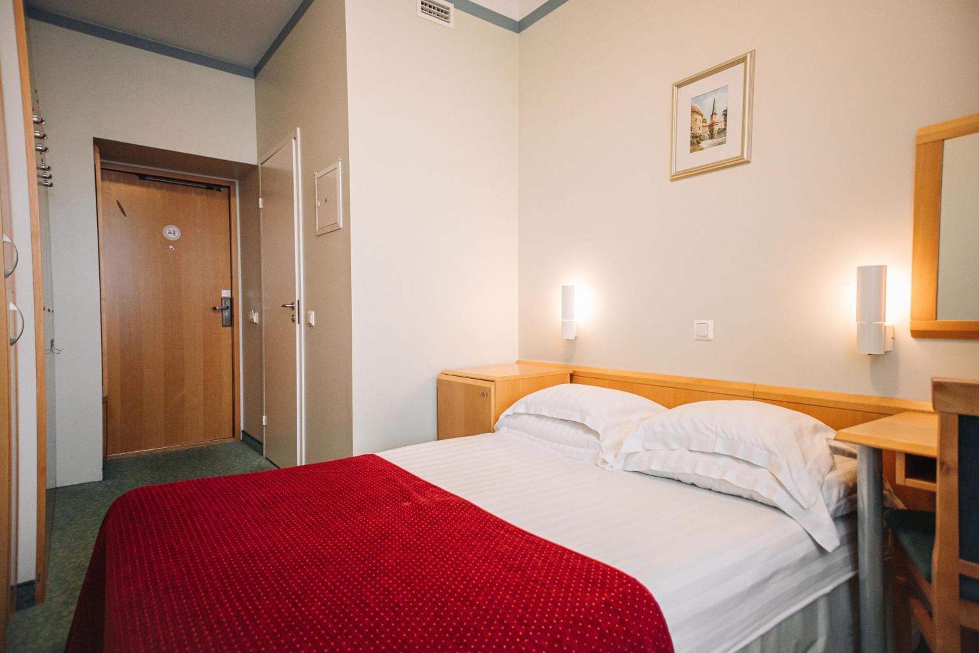 Small Double Room,1600557595:JPEG