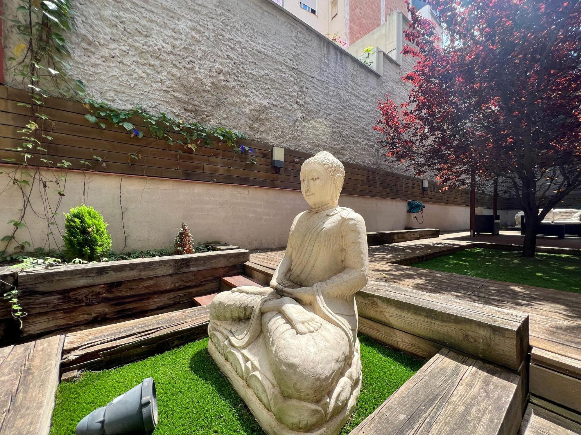 One-Bedroom Apartment Garden
