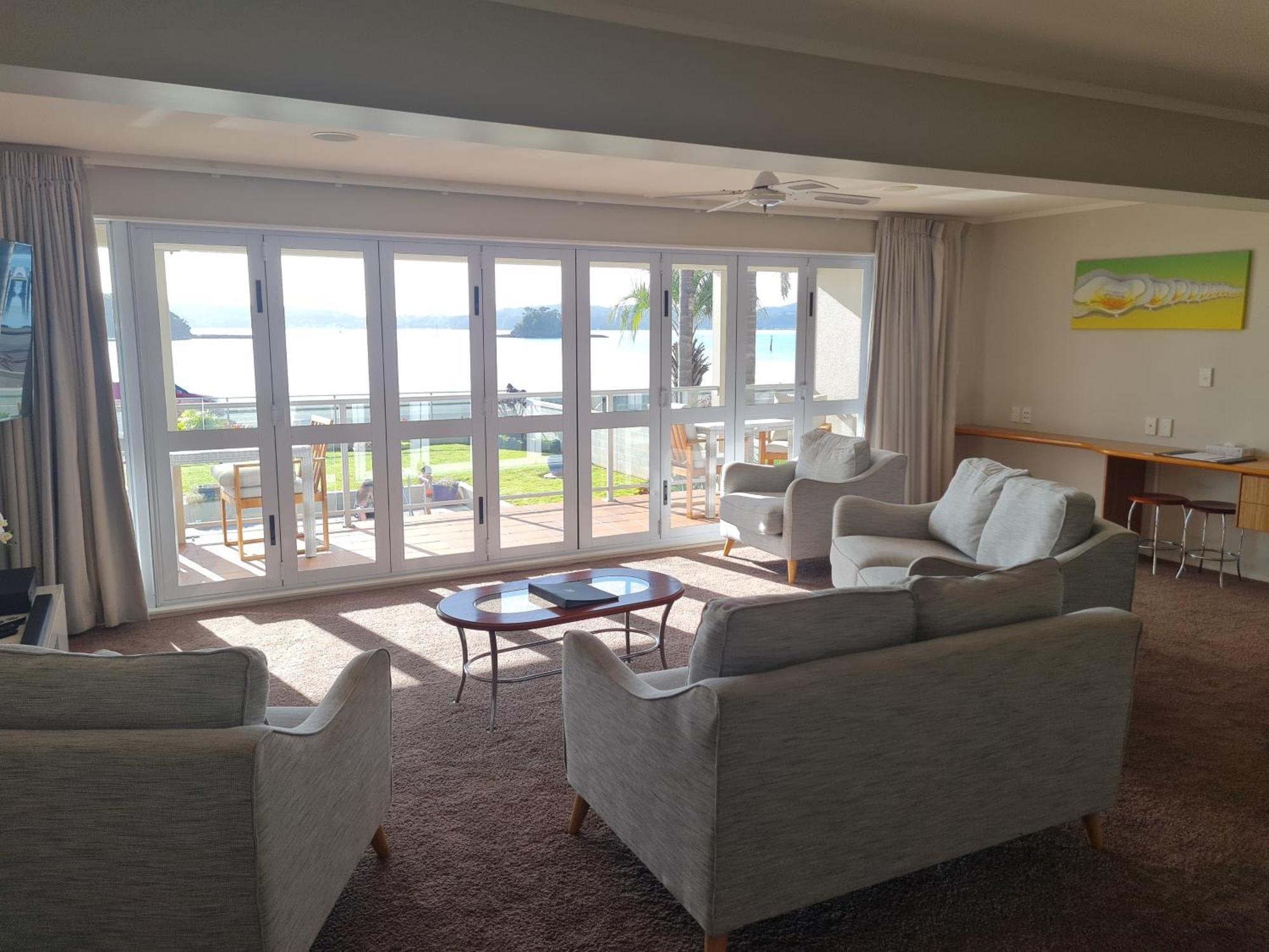 Executive Suite,1603732539:JPEG