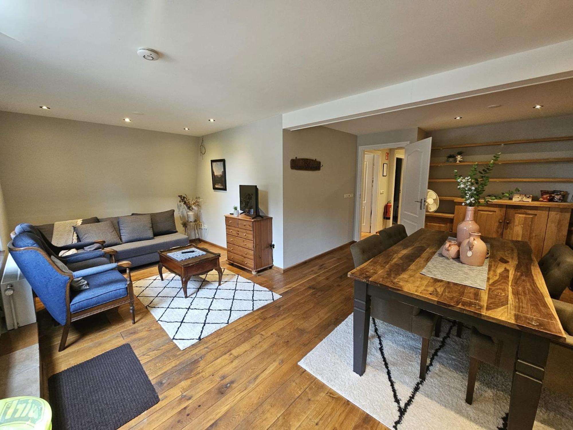 Family Room,1604067732:JPEG