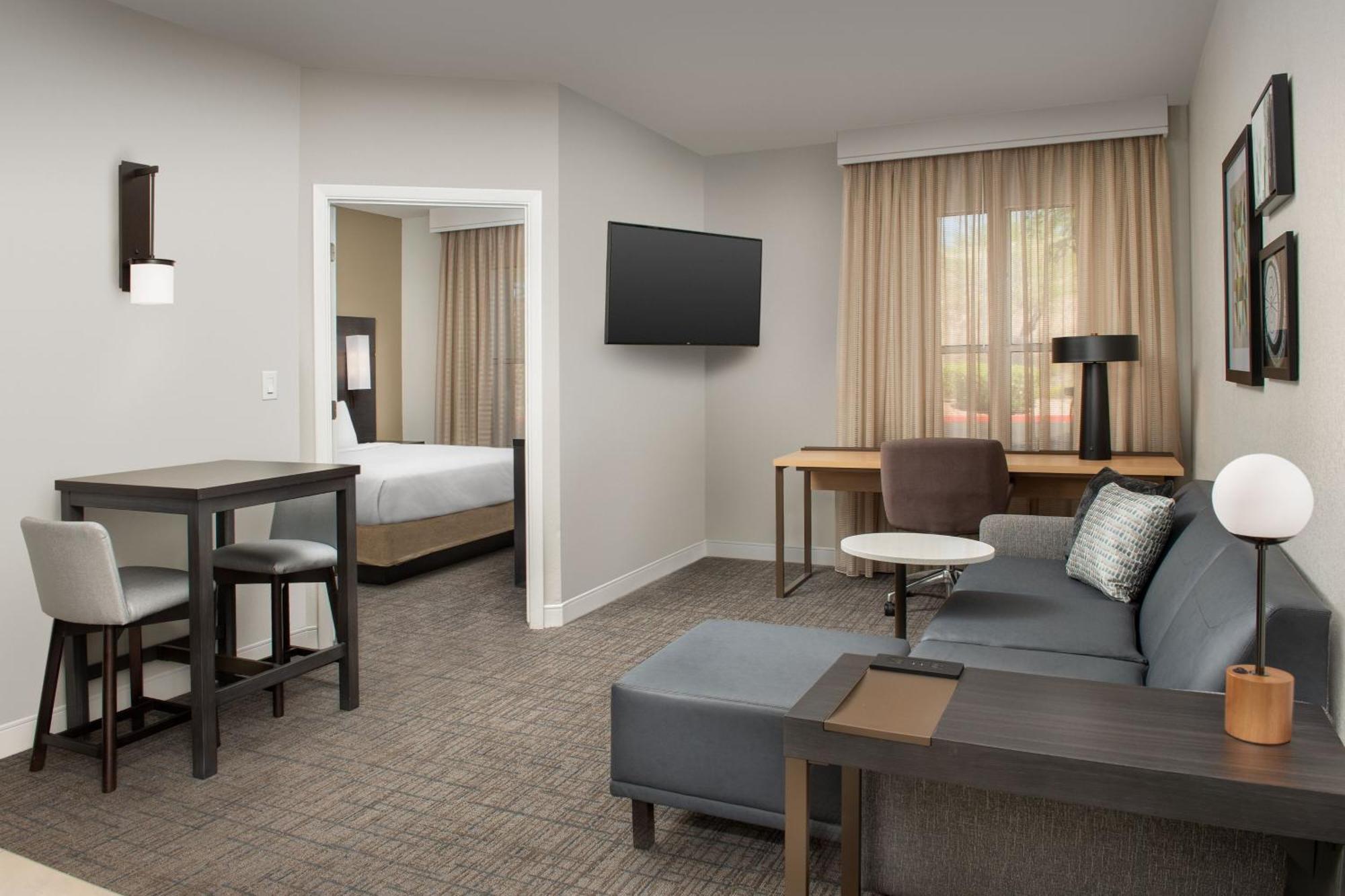 One Bedroom Queen Suite,1398020681:JPEG