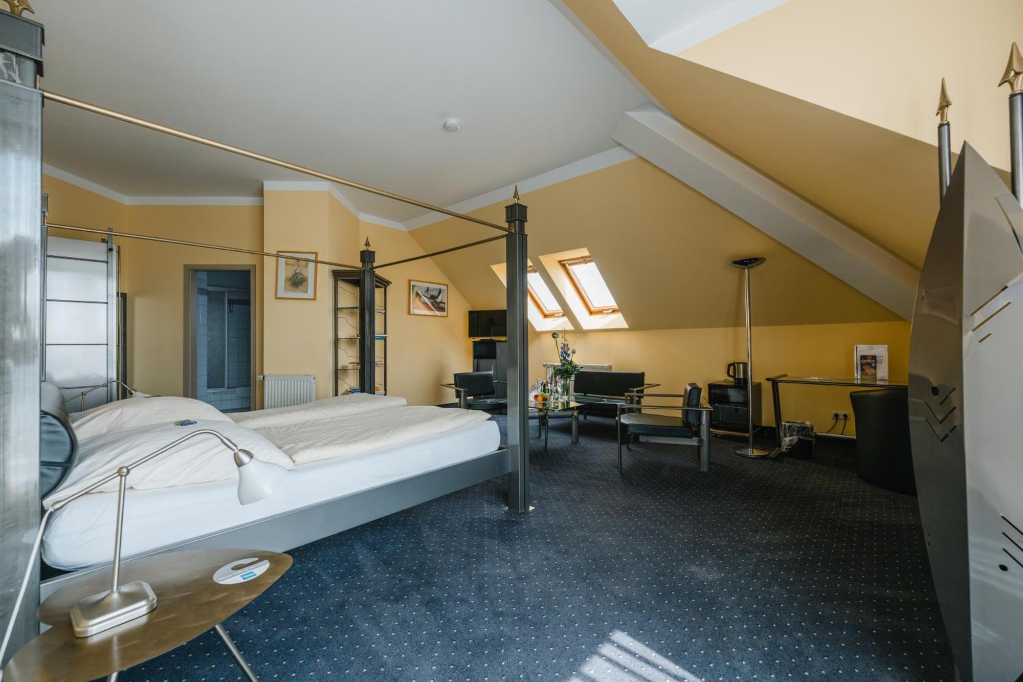 Standard Suite,1608791214:JPEG