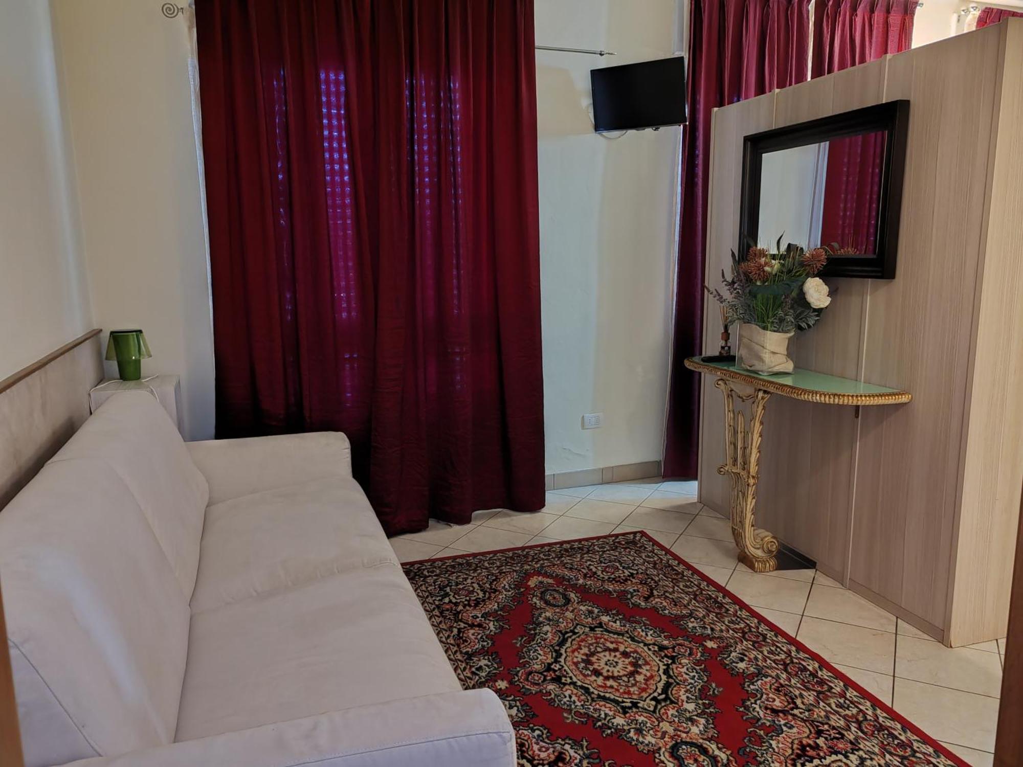 One-Bedroom Apartment Balcony,1610227084:JPEG
