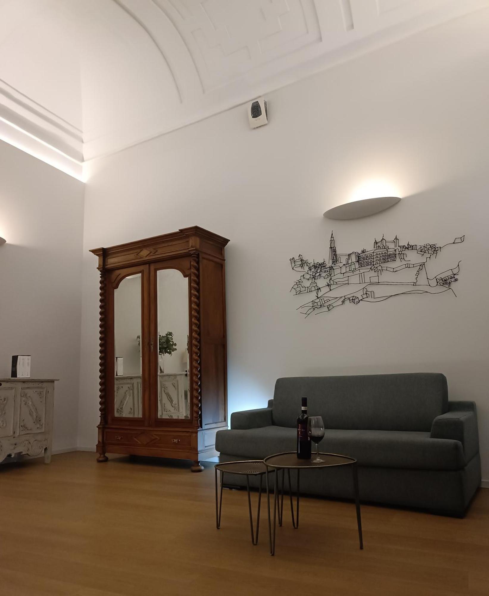 Deluxe King Suite