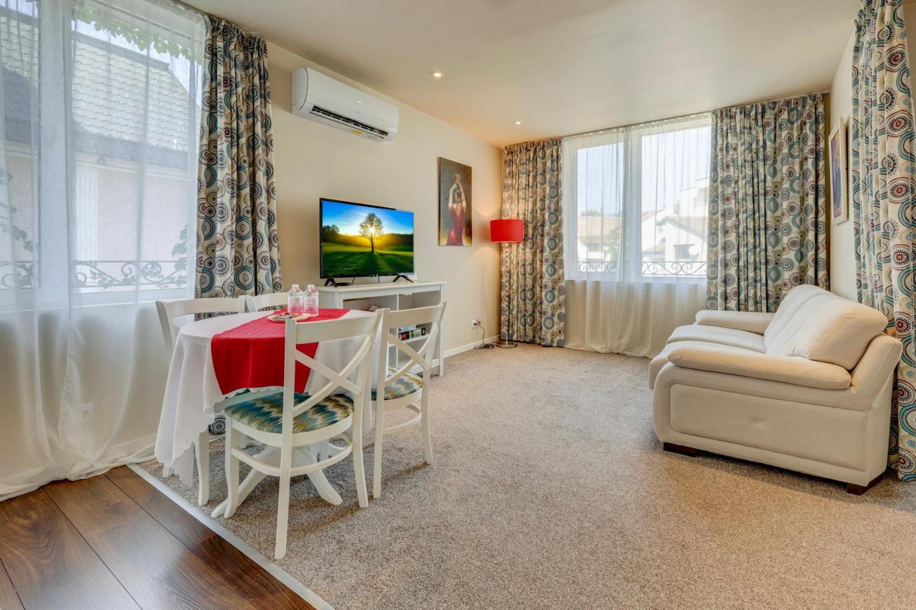 Deluxe King Suite