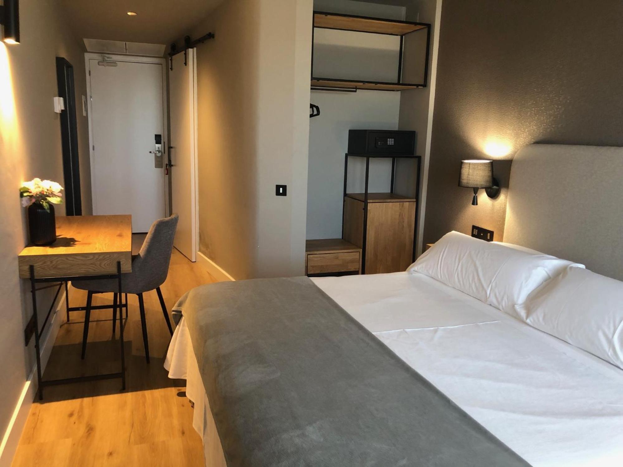 Deluxe Double or Twin Room Pool View