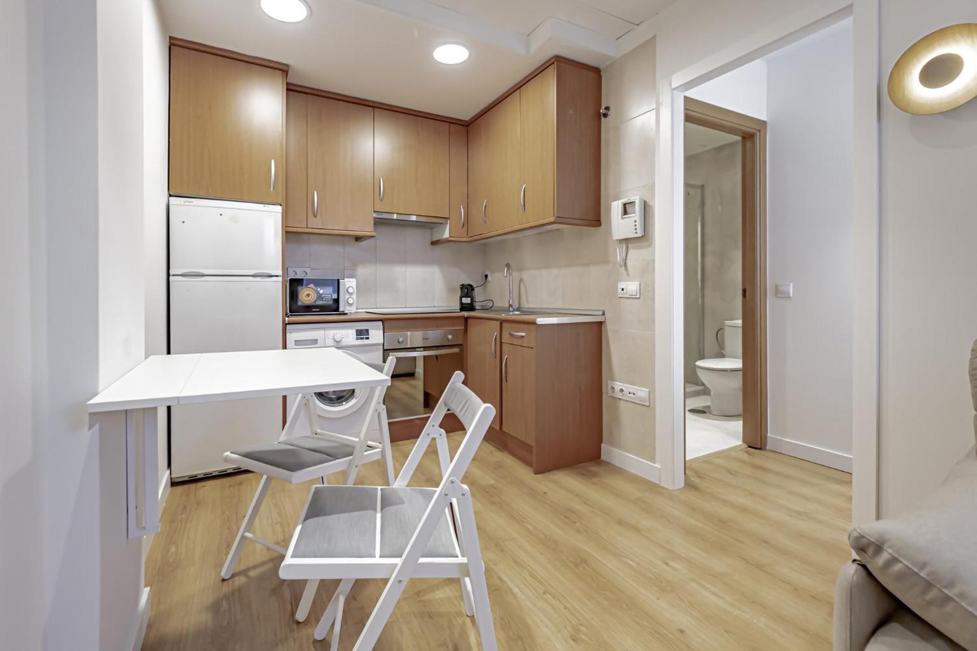 Deluxe One-Bedroom Apartment City View