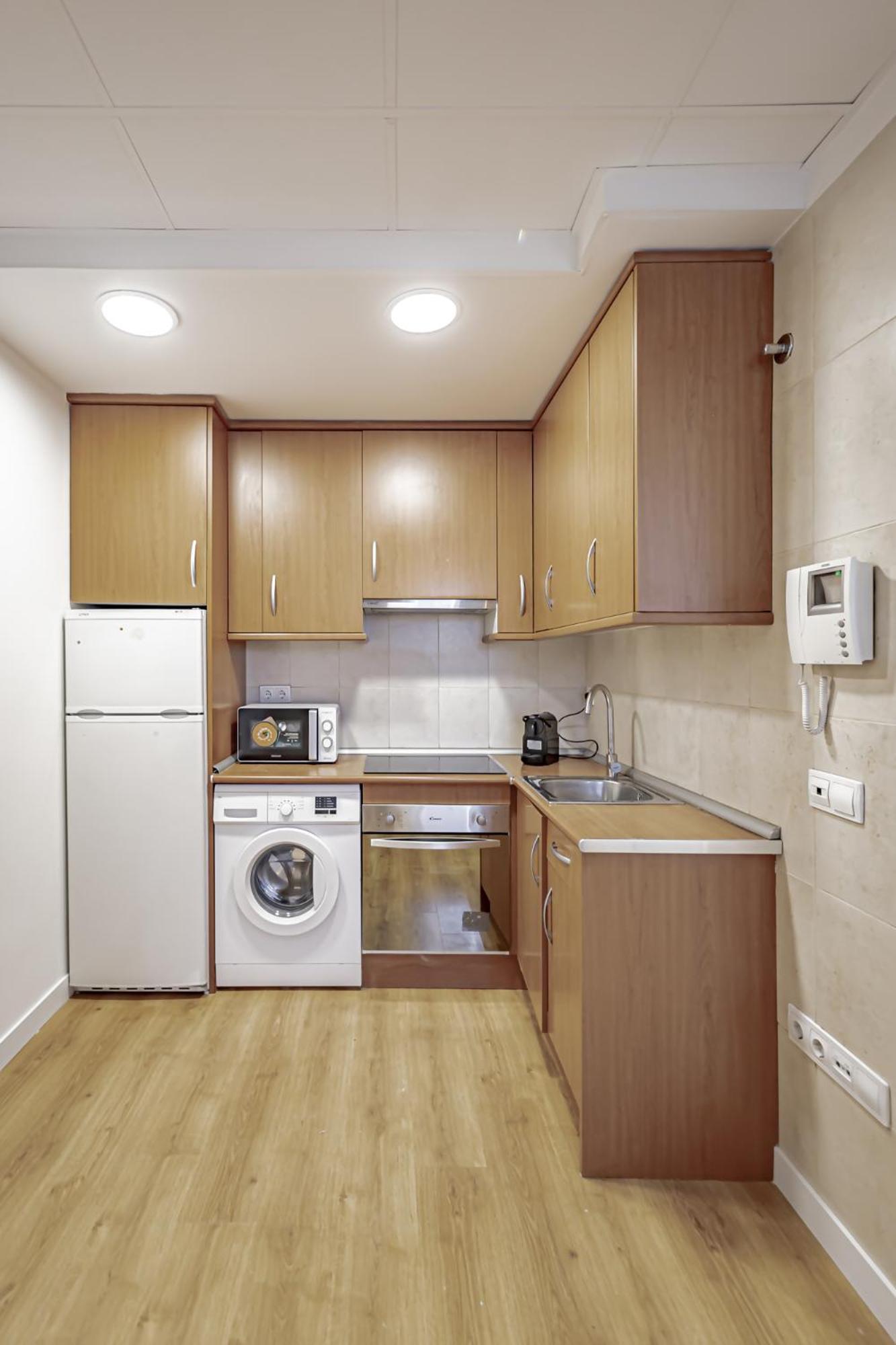 Deluxe One-Bedroom Apartment City View