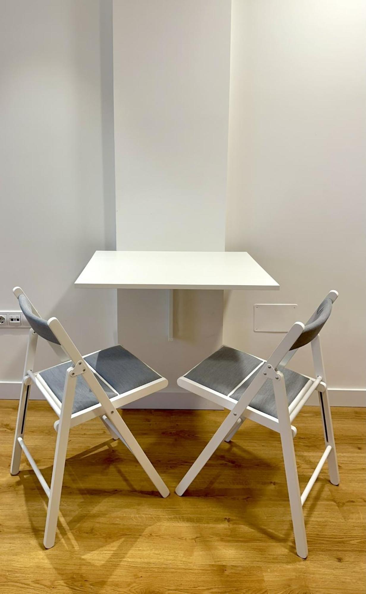Deluxe One-Bedroom Apartment City View