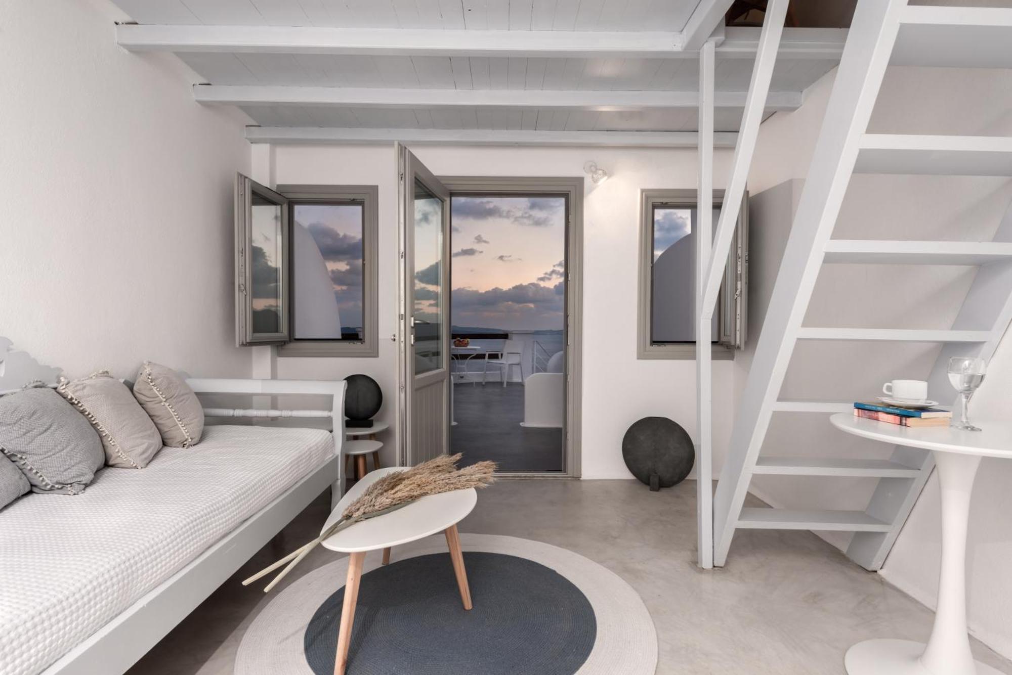 Cave Suite Maisonette Caldera & Sea View