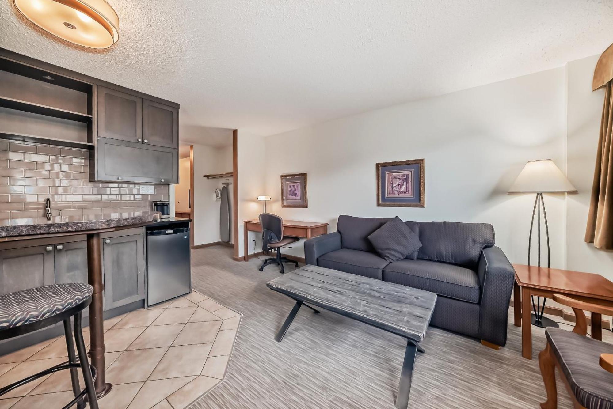 Queen Studio Kitchenette