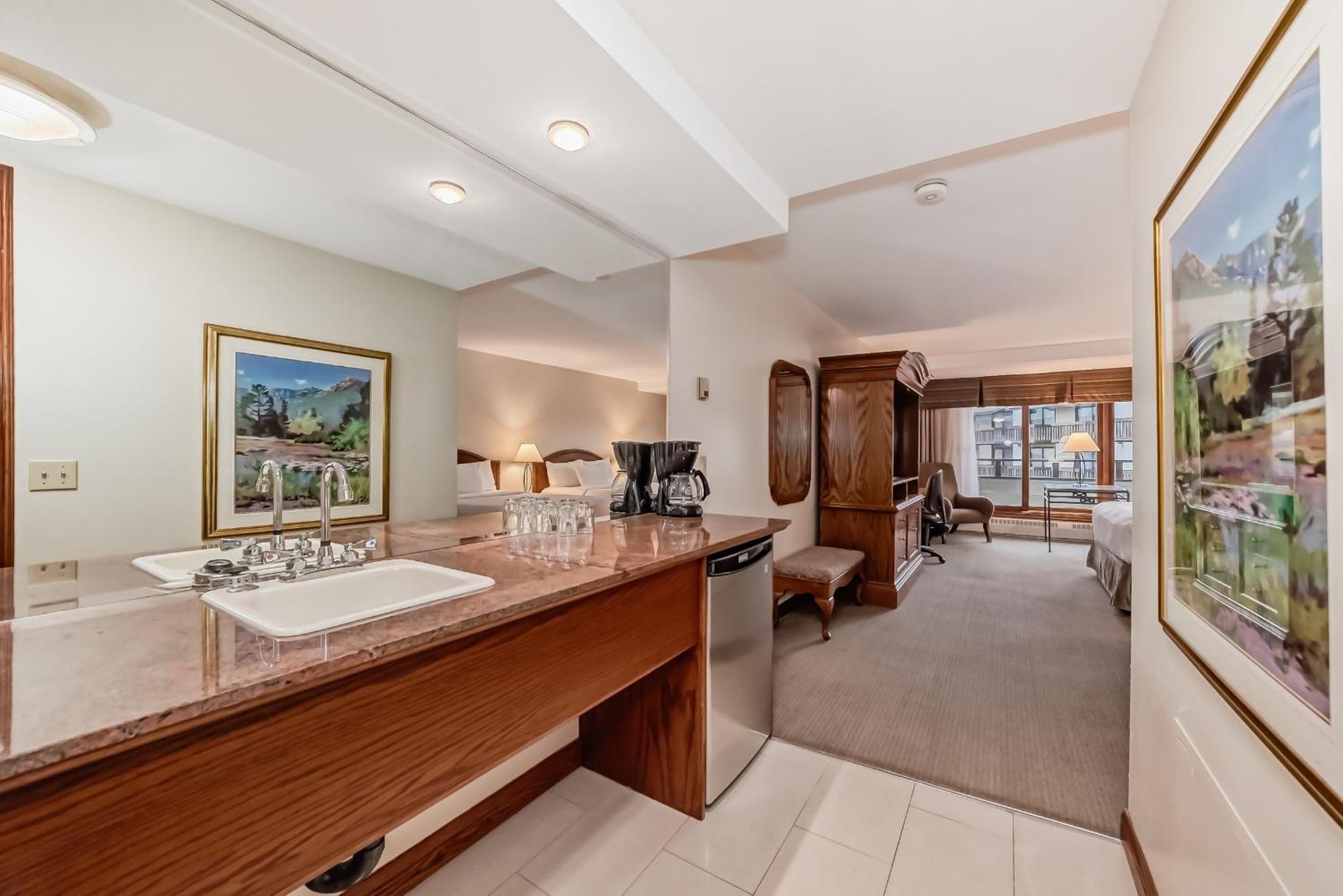 Queen Suite Whirlpool