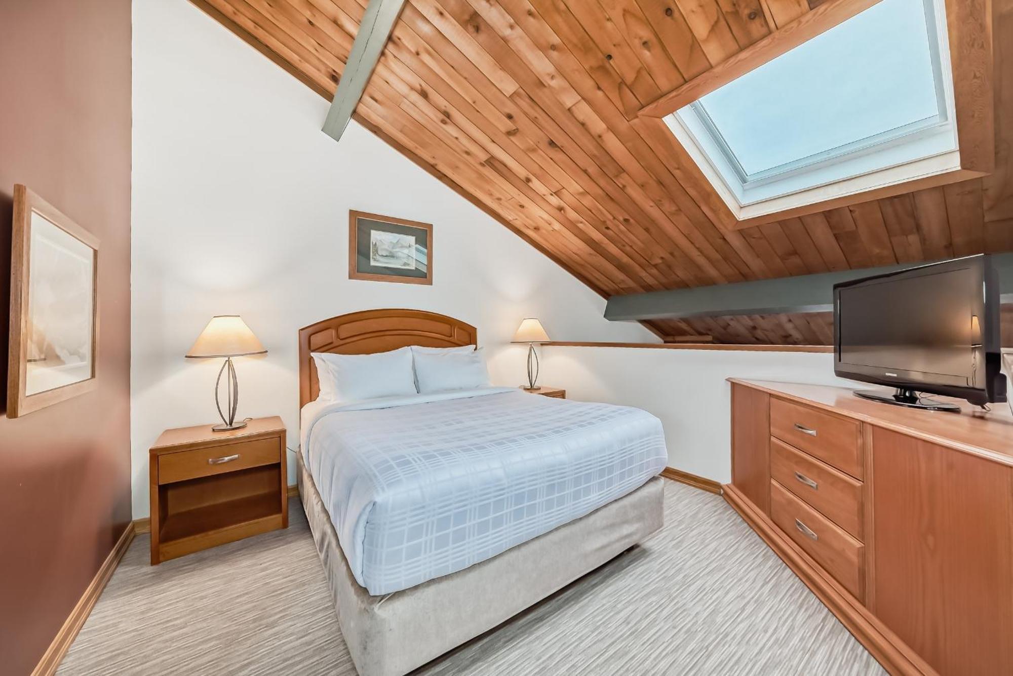 Loft Suite Queen Bed