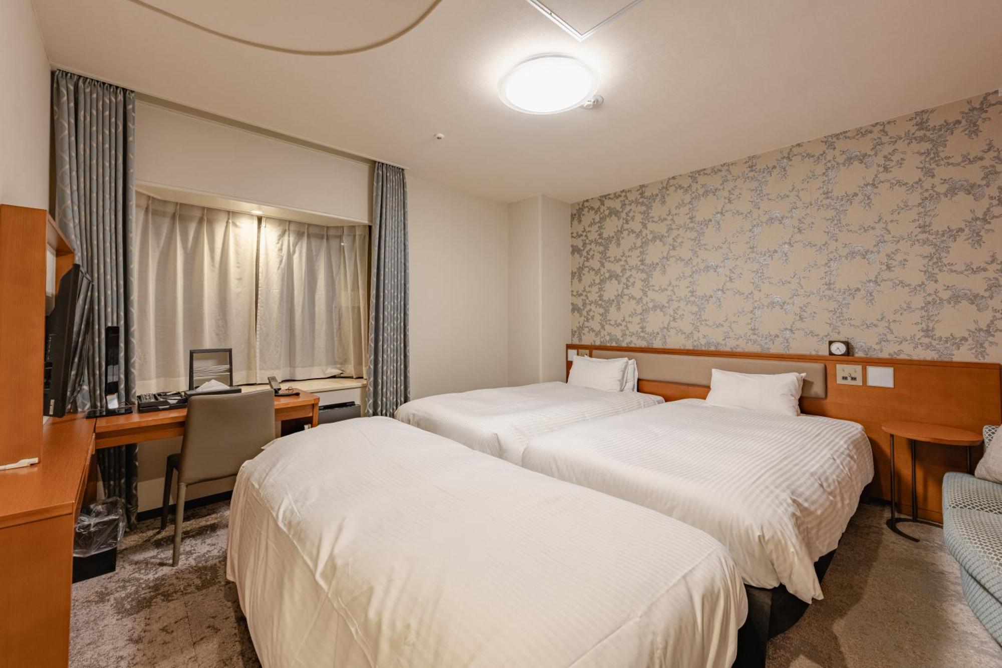 Twin Room with Extra Bed - Non-Smoking,1617469075:JPEG