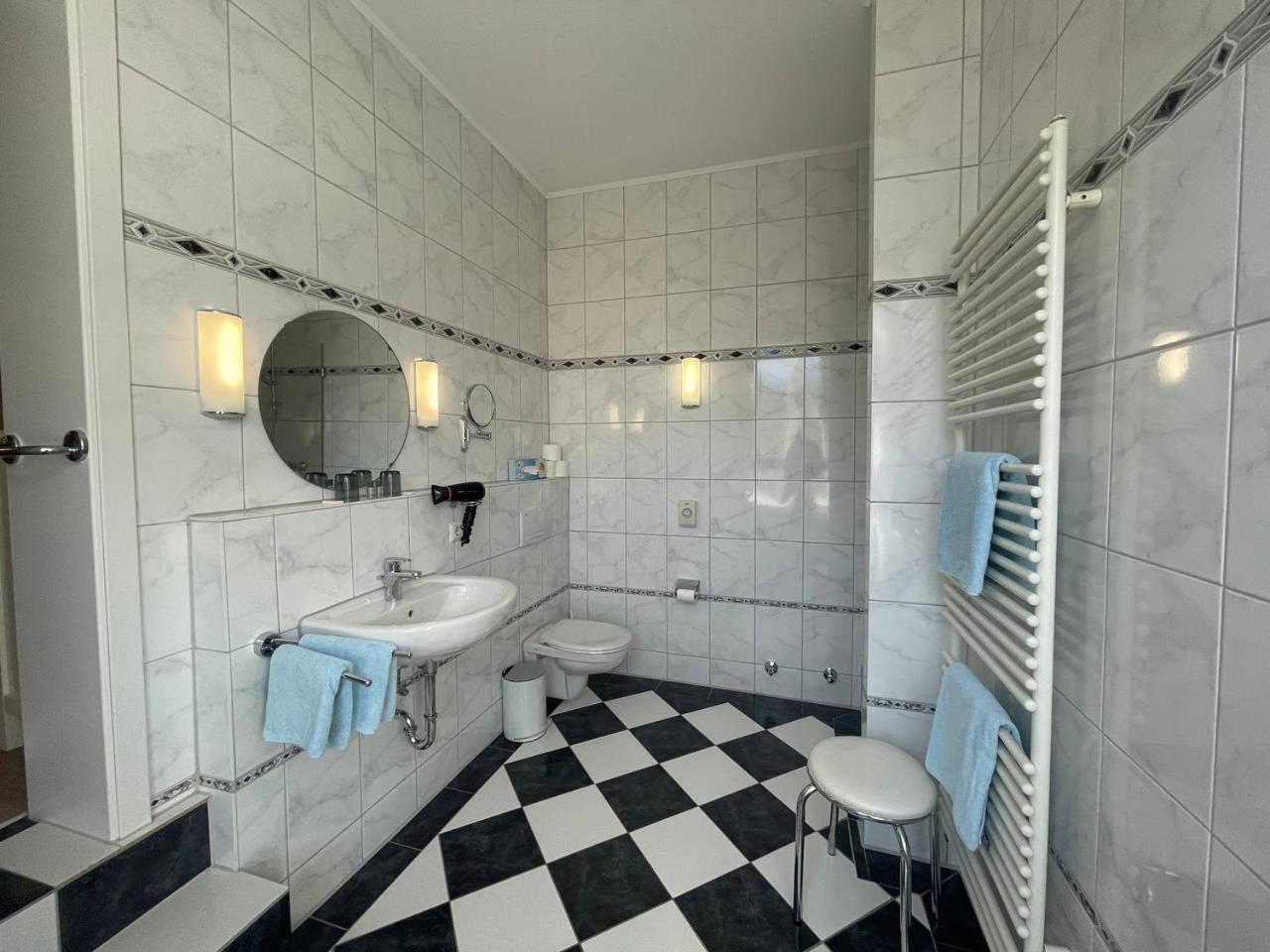 Double Room Long
