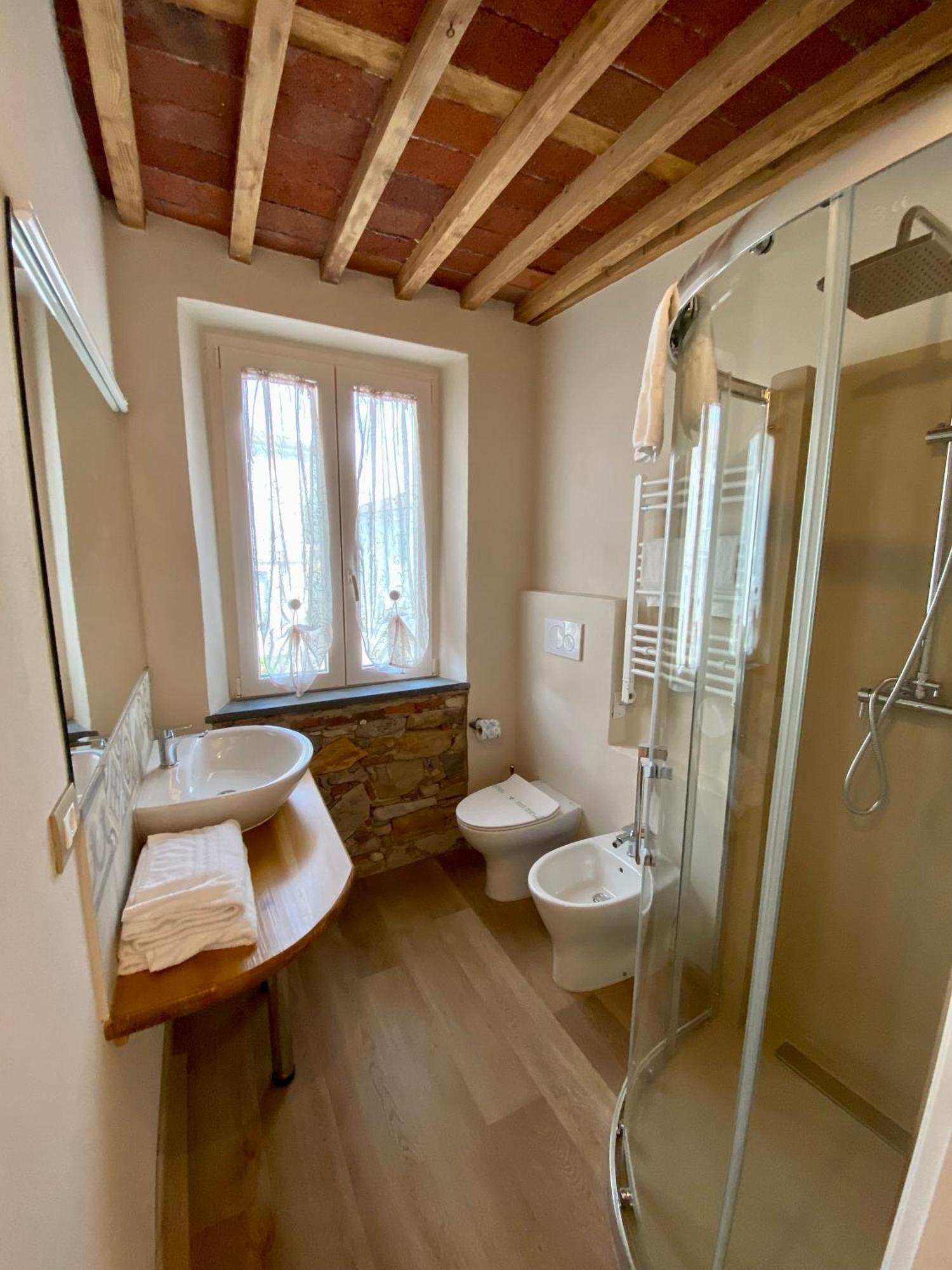 Deluxe Double Room Bath